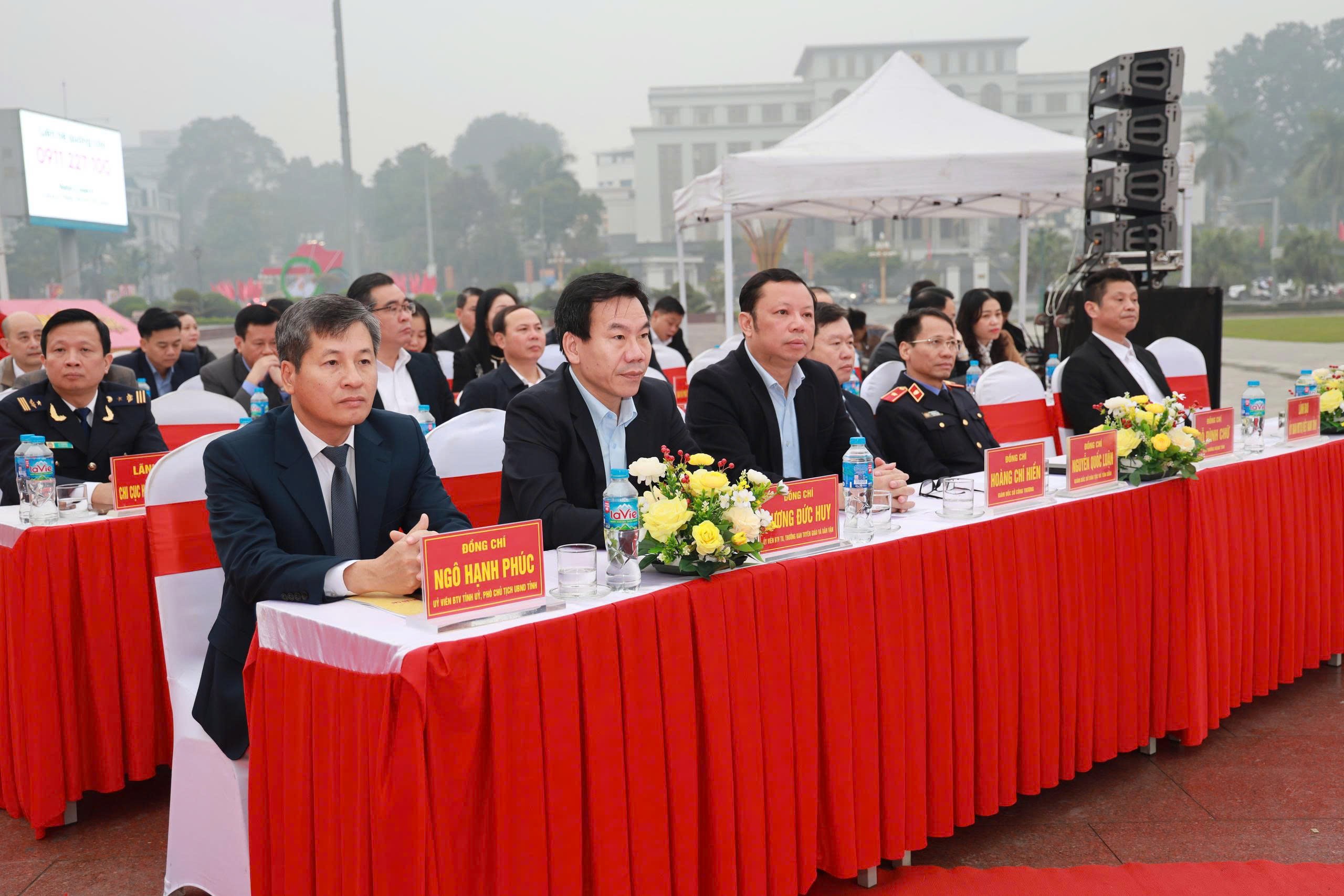 Gần 1.000 c&aacute;n bộ, chiến sĩ c&ocirc;ng an tỉnh L&agrave;o Cai ra qu&acirc;n đợt cao điểm trấn &aacute;p tội phạm- Ảnh 9.