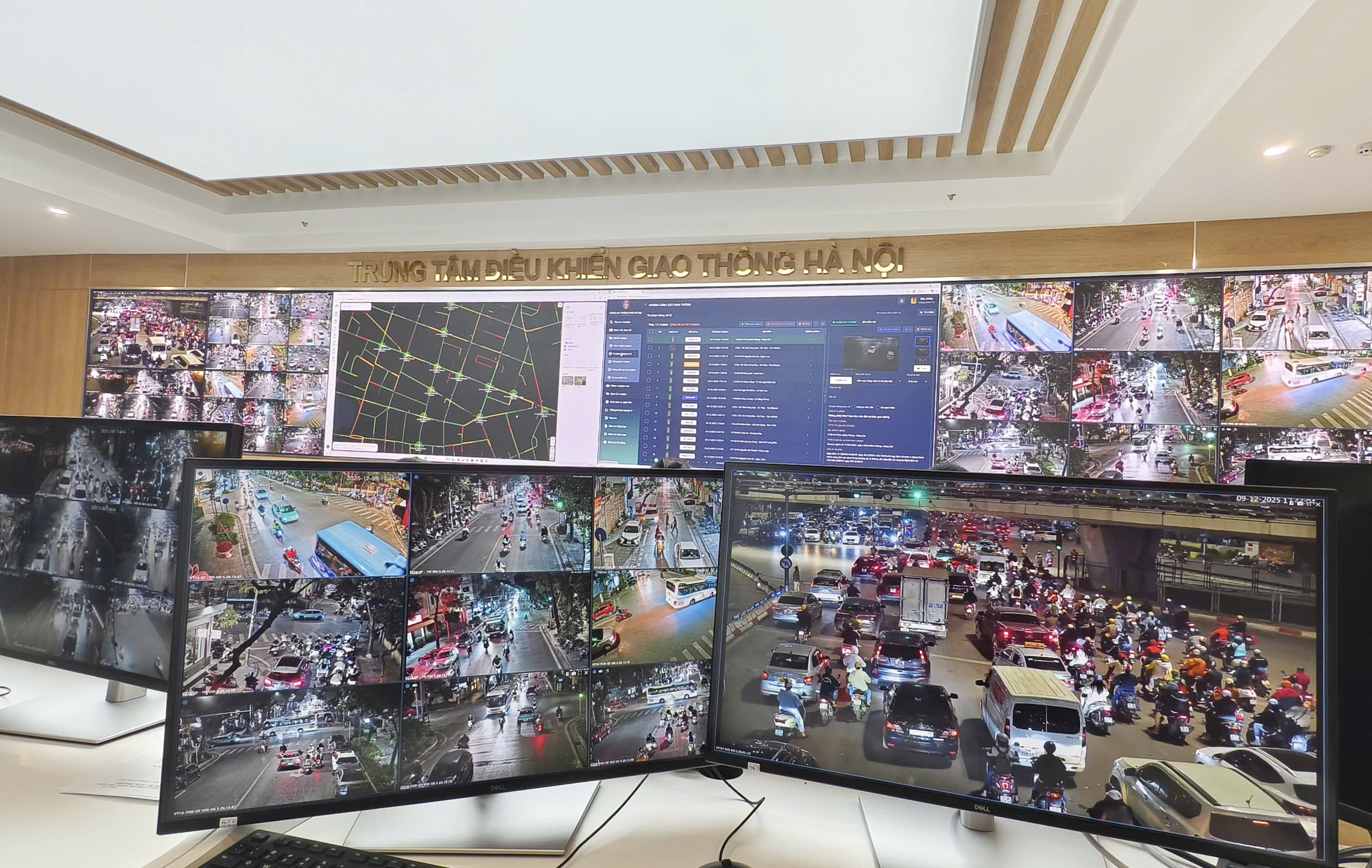 Bên trong trung tâm đầu não điều khiển hơn 1.830 camera AI ở Hà Nội- Ảnh 3. Bên trong trung tâm đầu não điều khiển hơn 1.830 camera AI ở Hà Nội- Ảnh 3.