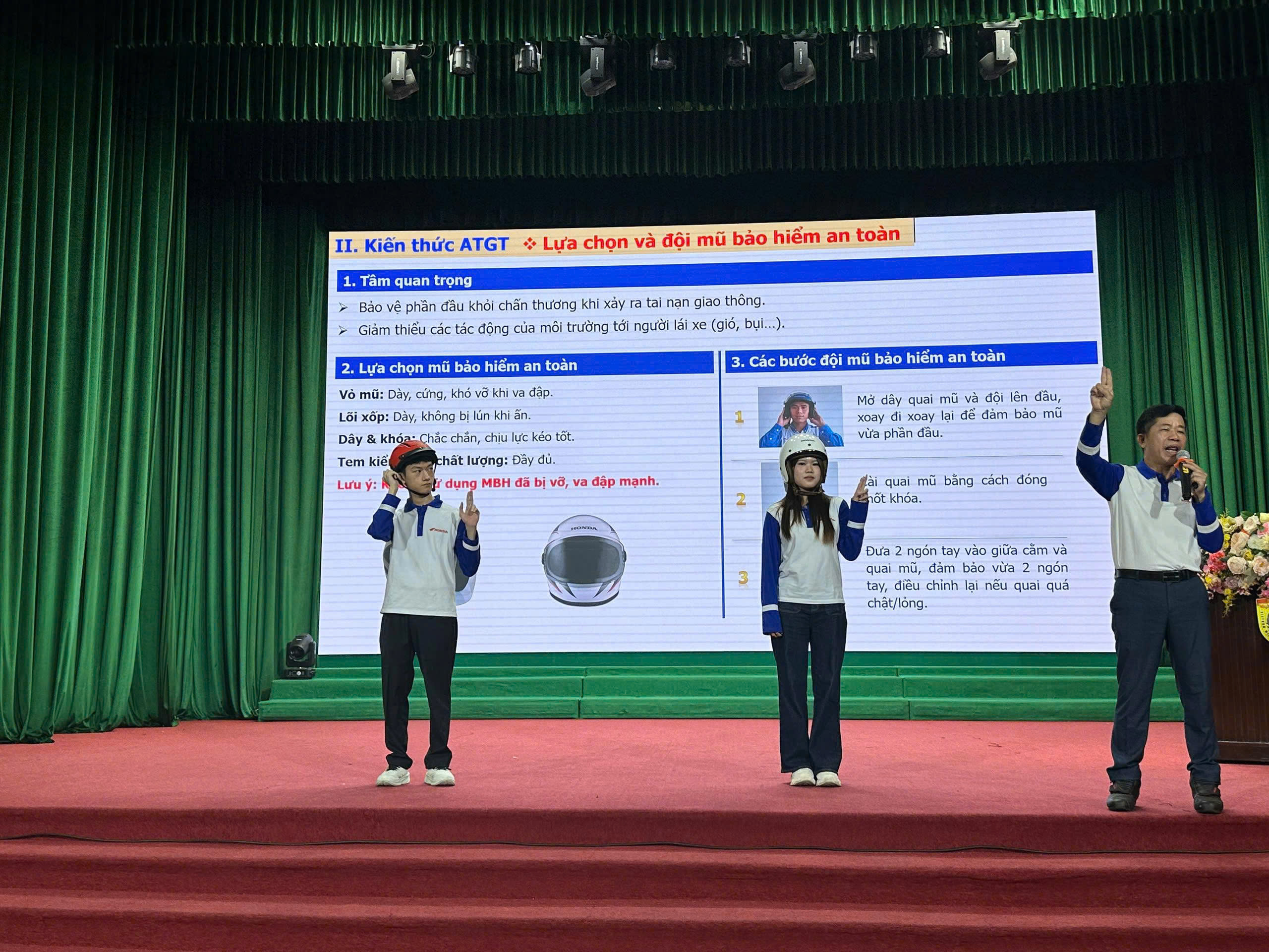 H&agrave; Nội tuy&ecirc;n truyền ATGT cho 500 sinh vi&ecirc;n Học viện Qu&acirc;n y- Ảnh 5.