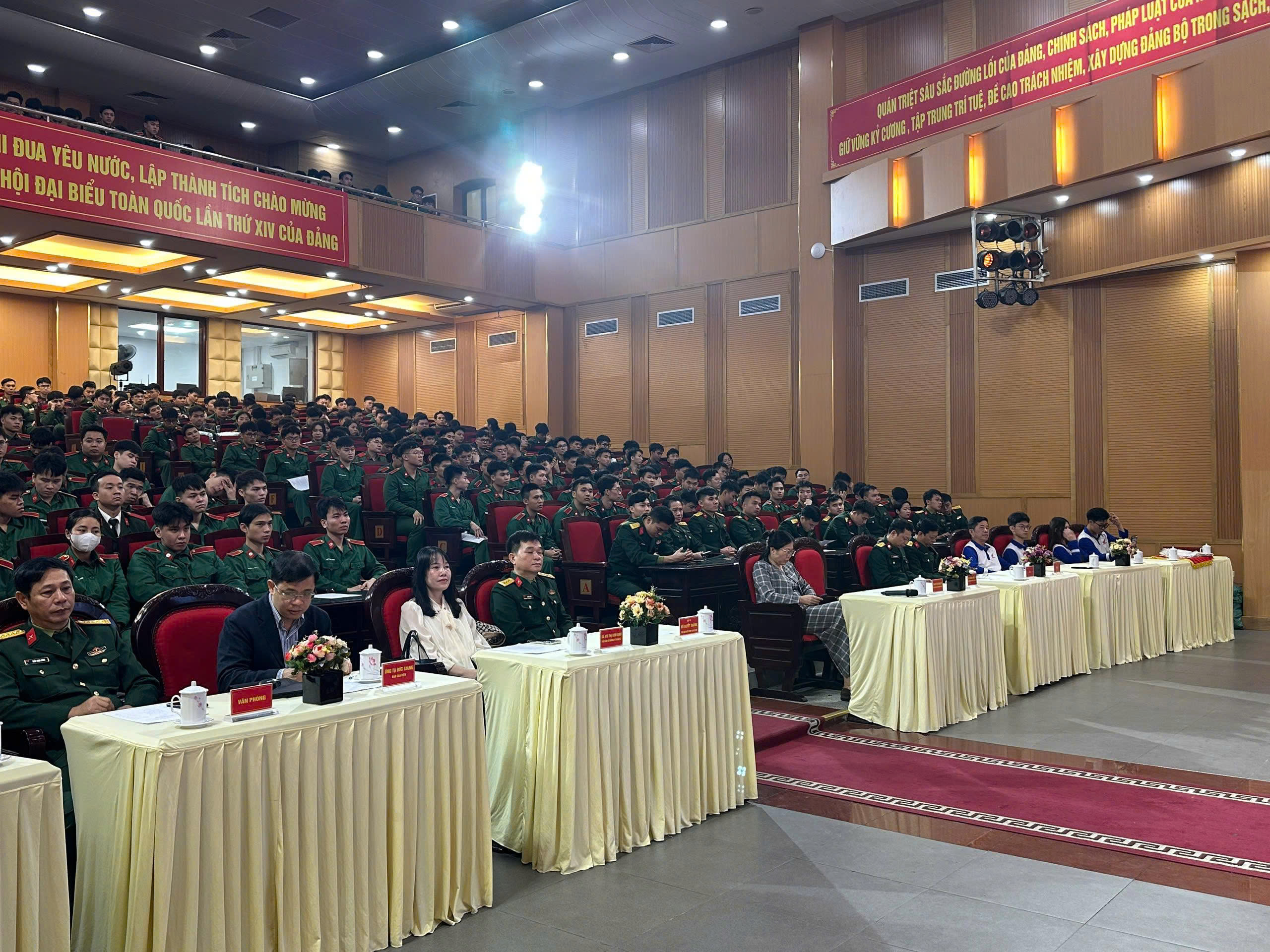 H&agrave; Nội tuy&ecirc;n truyền ATGT cho 500 sinh vi&ecirc;n Học viện Qu&acirc;n y- Ảnh 1.