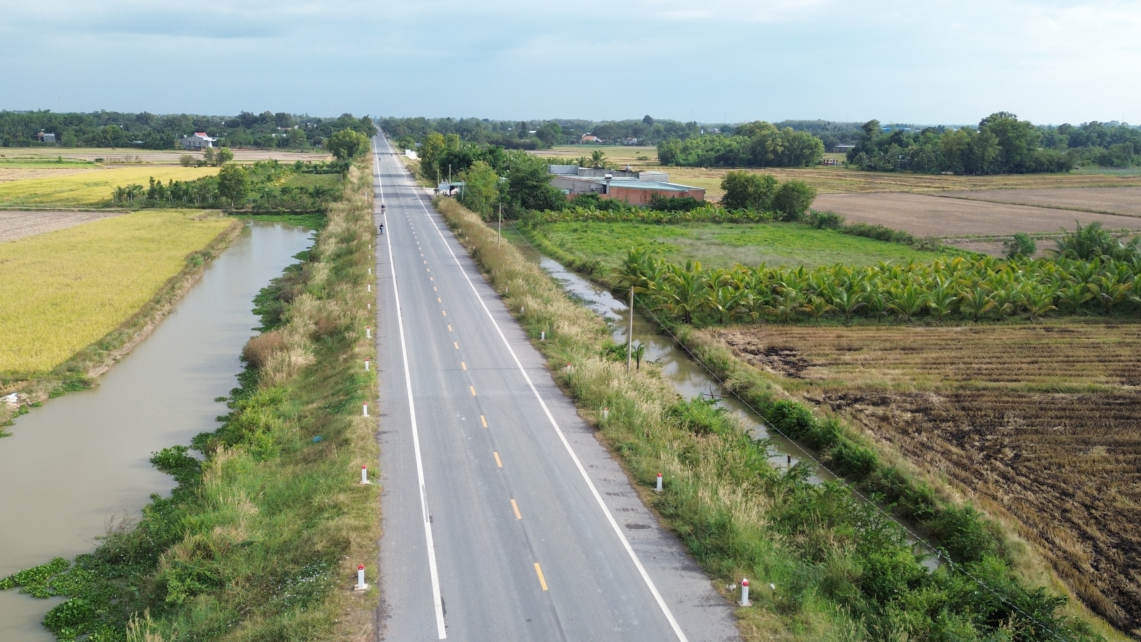 Đường Hồ Ch&iacute; Minh qua T&acirc;y Ninh đang thiếu trầm trọng vật liệu đ&aacute;- Ảnh 1.