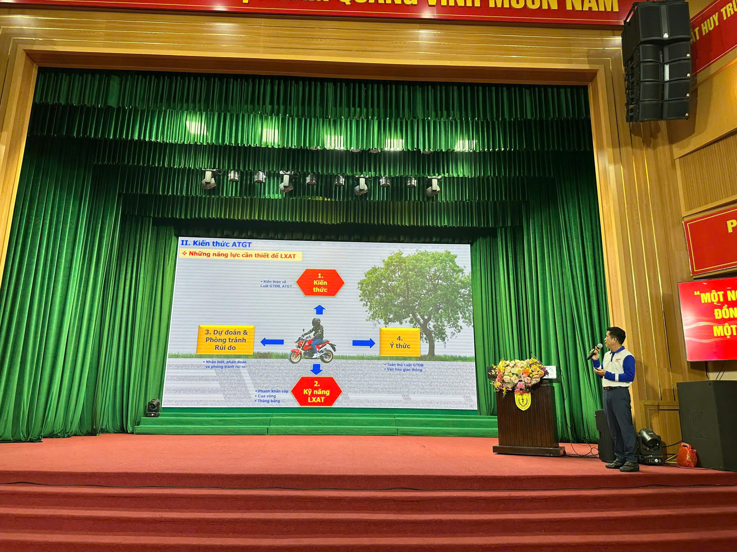 H&agrave; Nội tuy&ecirc;n truyền ATGT cho 500 sinh vi&ecirc;n Học viện Qu&acirc;n y- Ảnh 4.