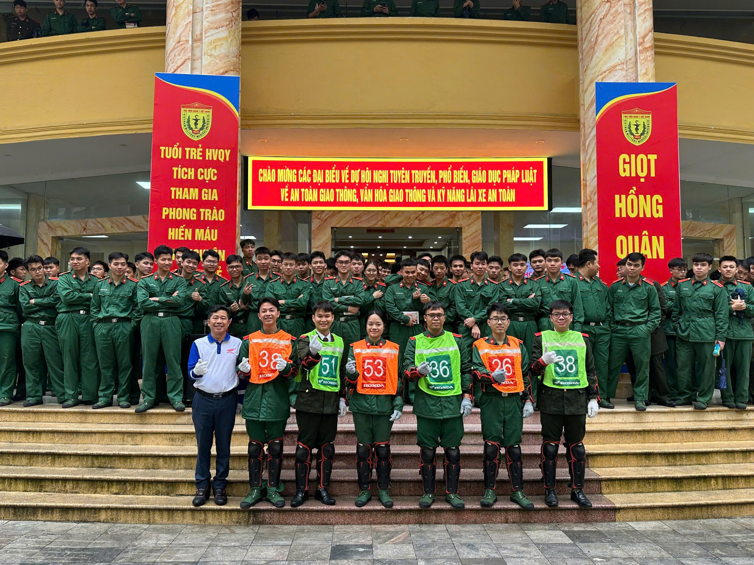 H&agrave; Nội tuy&ecirc;n truyền ATGT cho 500 sinh vi&ecirc;n Học viện Qu&acirc;n y- Ảnh 9.