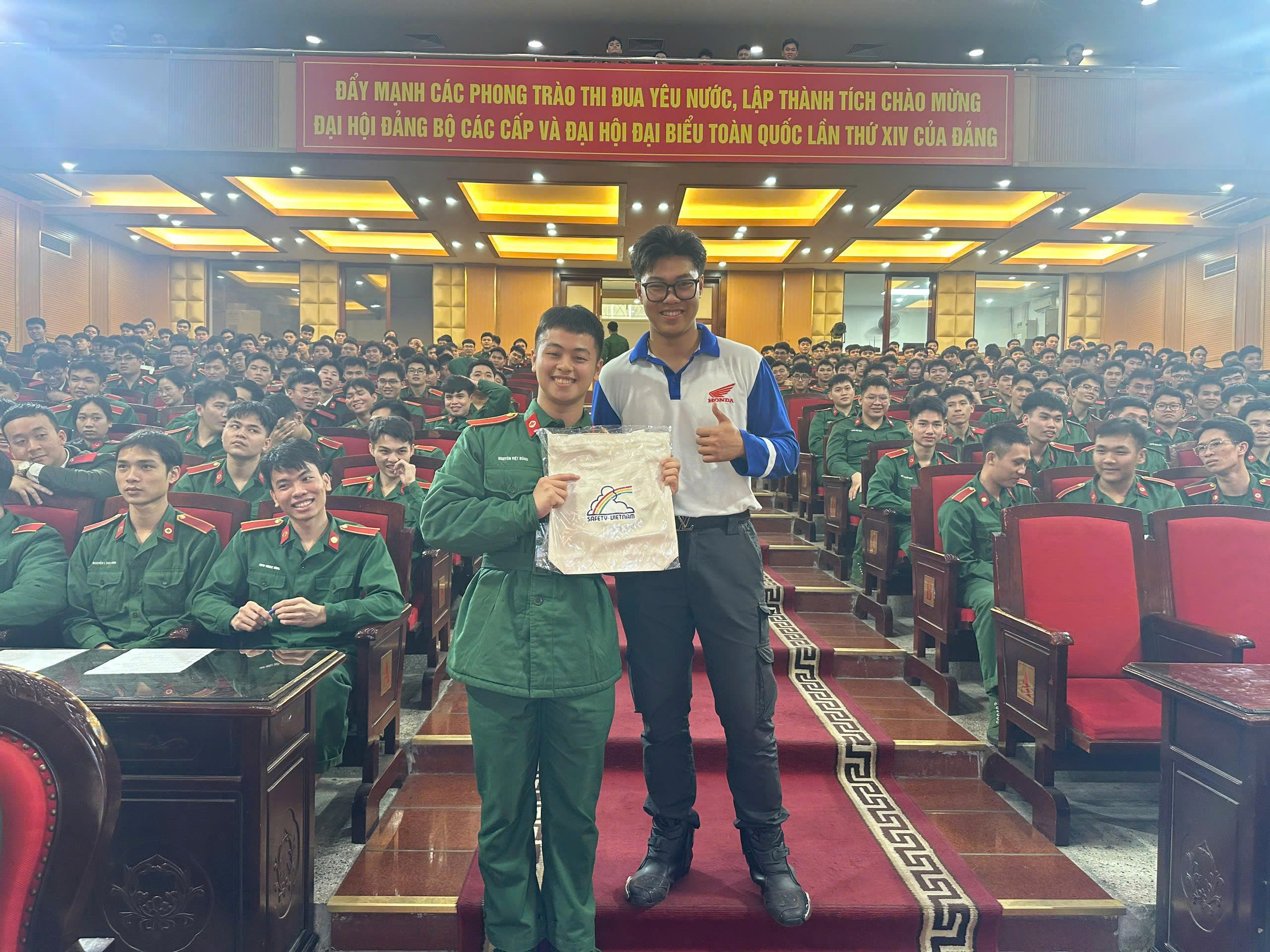 H&agrave; Nội tuy&ecirc;n truyền ATGT cho 500 sinh vi&ecirc;n Học viện Qu&acirc;n y- Ảnh 7.