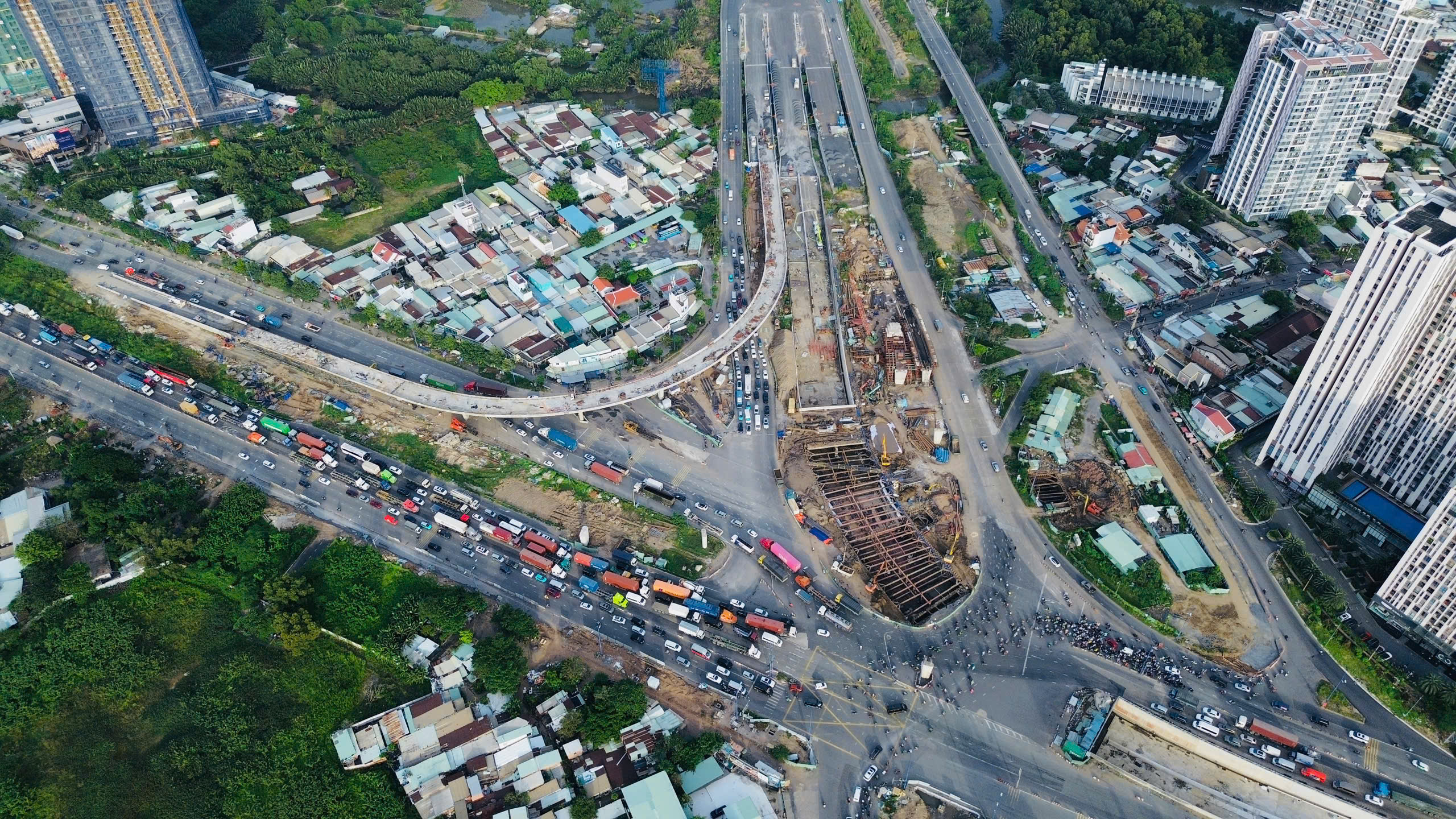 &ldquo;Vượt nắng thắng mưa&rdquo;, V&agrave;nh đai 3 v&agrave; n&uacute;t giao An Ph&uacute; chạy nước r&uacute;t, b&aacute;m tiến độ th&ocirc;ng xe- Ảnh 3.