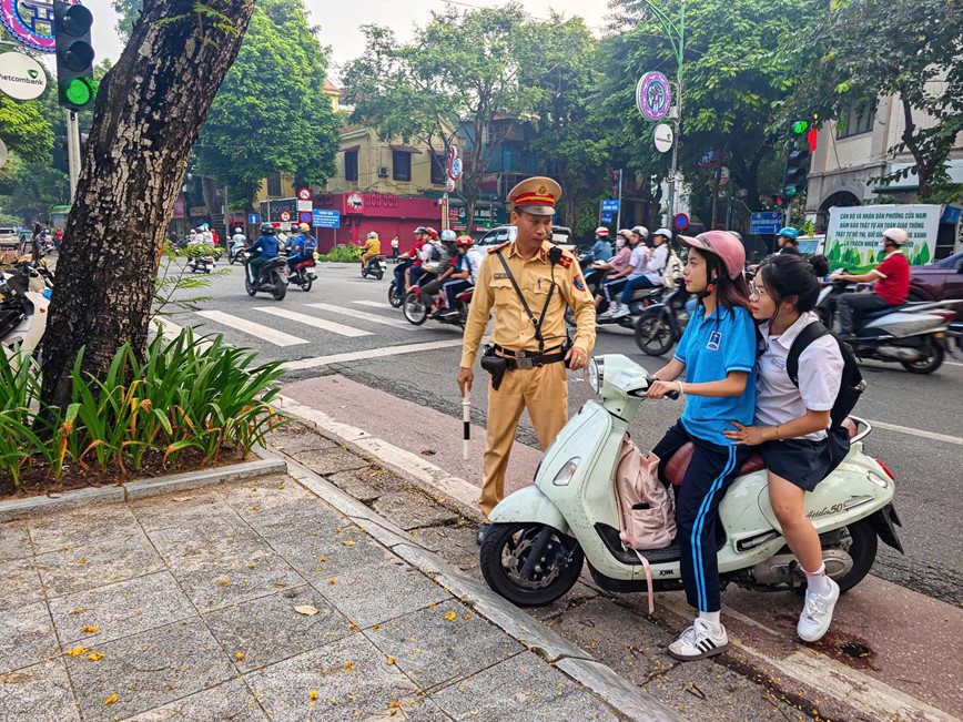H&agrave; Nội gửi danh s&aacute;ch h&agrave;ng ngh&igrave;n học sinh vi phạm giao th&ocirc;ng về nh&agrave; trường- Ảnh 1.