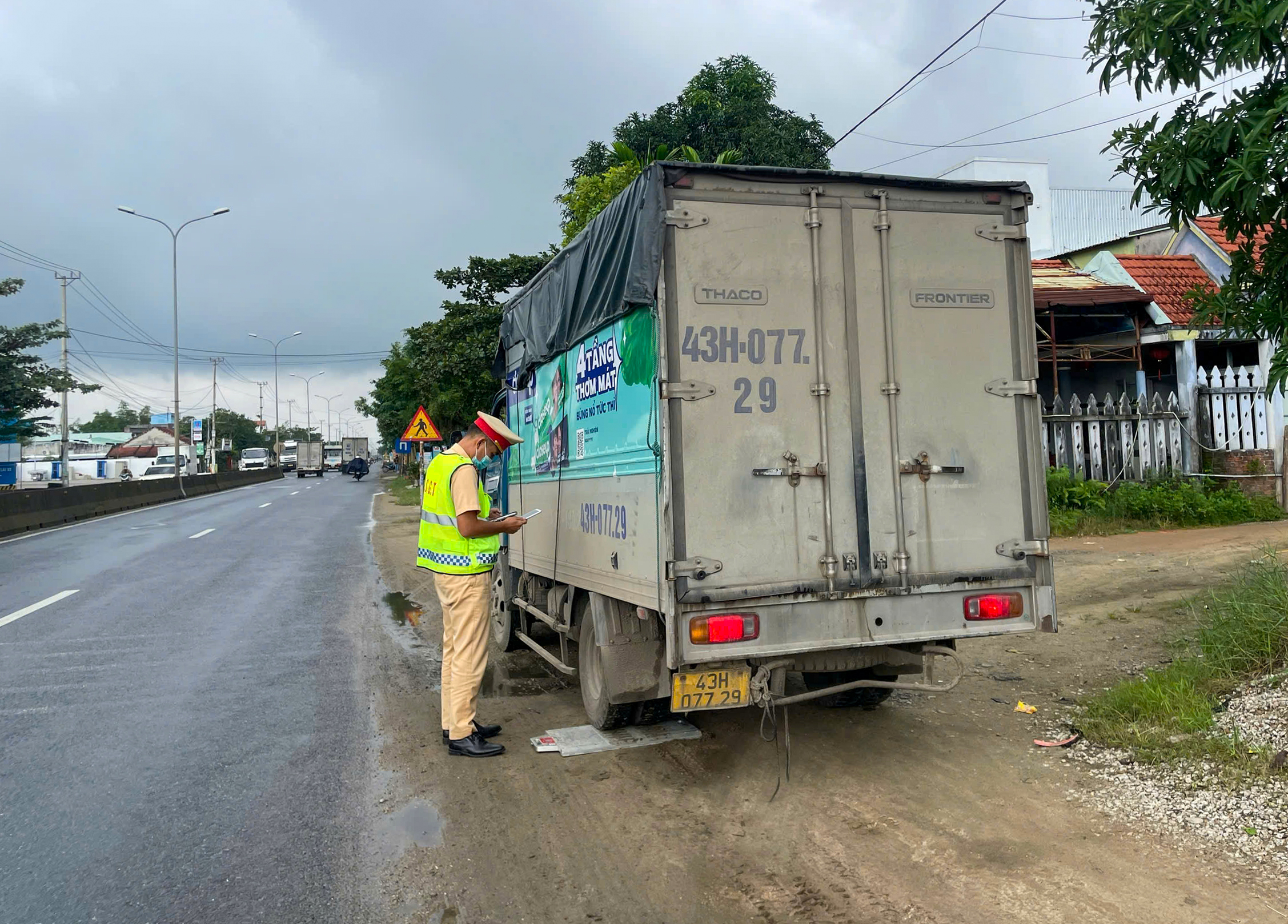 C&ocirc;ng an Đ&agrave; Nẵng ra qu&acirc;n trấn &aacute;p tội phạm, đẩy mạnh kiểm so&aacute;t phương tiện vận tải h&agrave;ng h&oacute;a- Ảnh 2.
