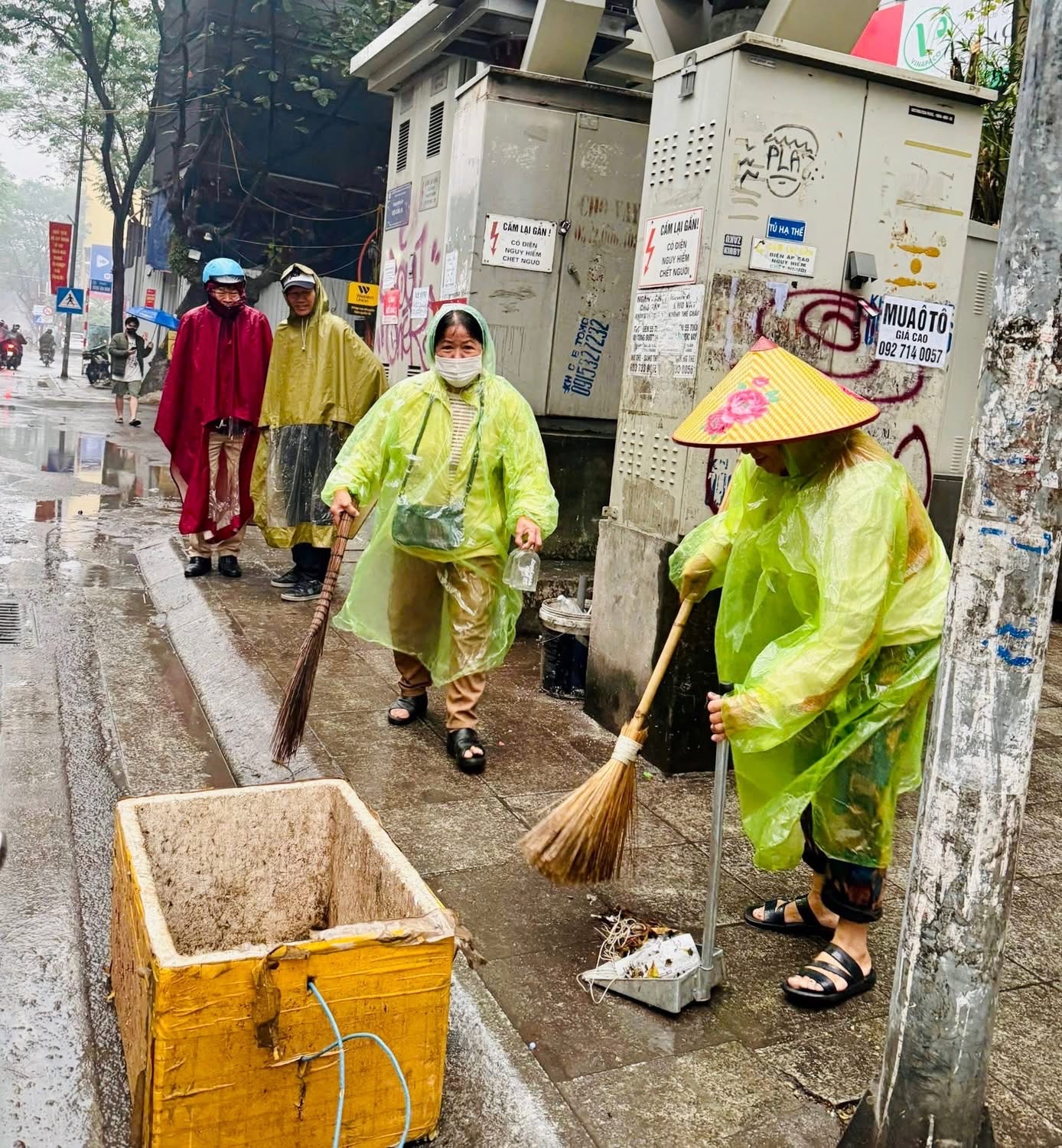H&agrave; Nội: Đồng loạt ra qu&acirc;n xử l&yacute; vi phạm trật tự đ&ocirc; thị- Ảnh 17.