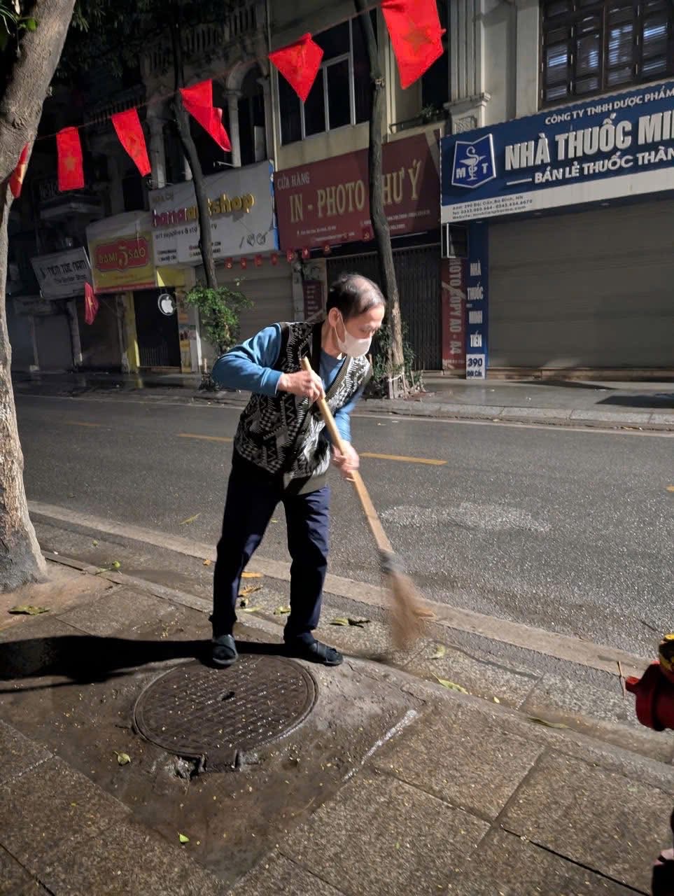 H&agrave; Nội: Đồng loạt ra qu&acirc;n xử l&yacute; vi phạm trật tự đ&ocirc; thị- Ảnh 18.