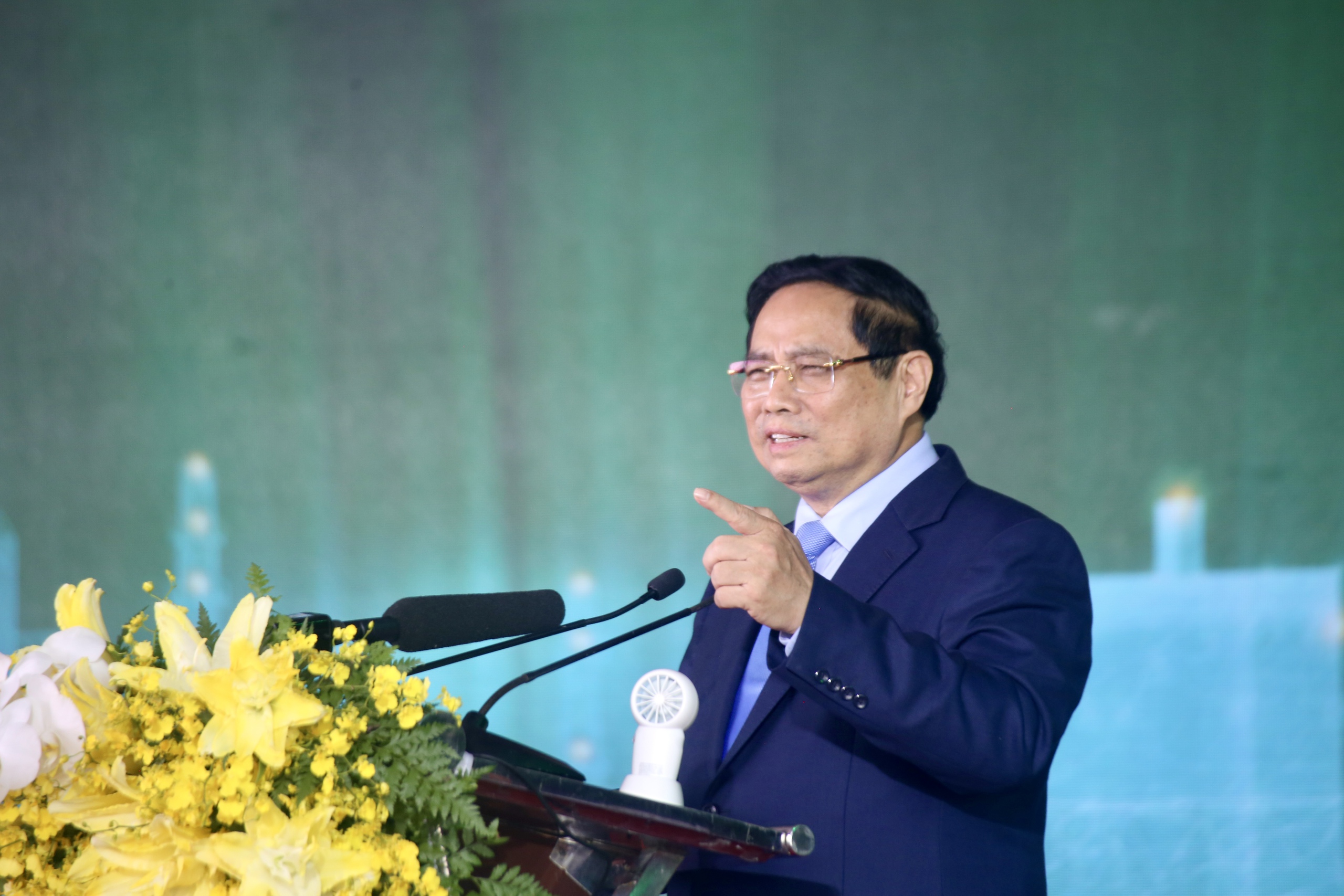 Thủ tướng Phạm Minh Ch&iacute;nh dự kh&aacute;nh th&agrave;nh tổ hợp điện kh&iacute; LNG 1,4 tỷ USD tại Đồng Nai- Ảnh 1.