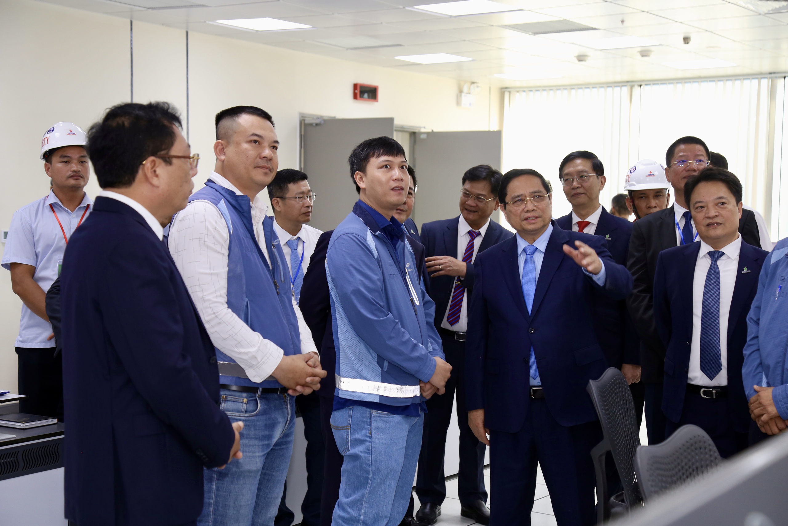 Thủ tướng Phạm Minh Ch&iacute;nh dự kh&aacute;nh th&agrave;nh tổ hợp điện kh&iacute; LNG 1,4 tỷ USD tại Đồng Nai- Ảnh 4.