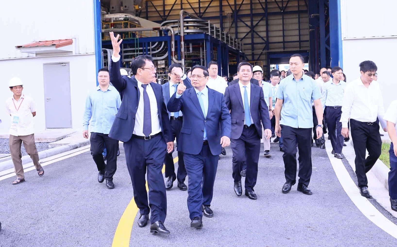 Thủ tướng Phạm Minh Ch&iacute;nh dự kh&aacute;nh th&agrave;nh tổ hợp điện kh&iacute; LNG 1,4 tỷ USD tại Đồng Nai- Ảnh 6.