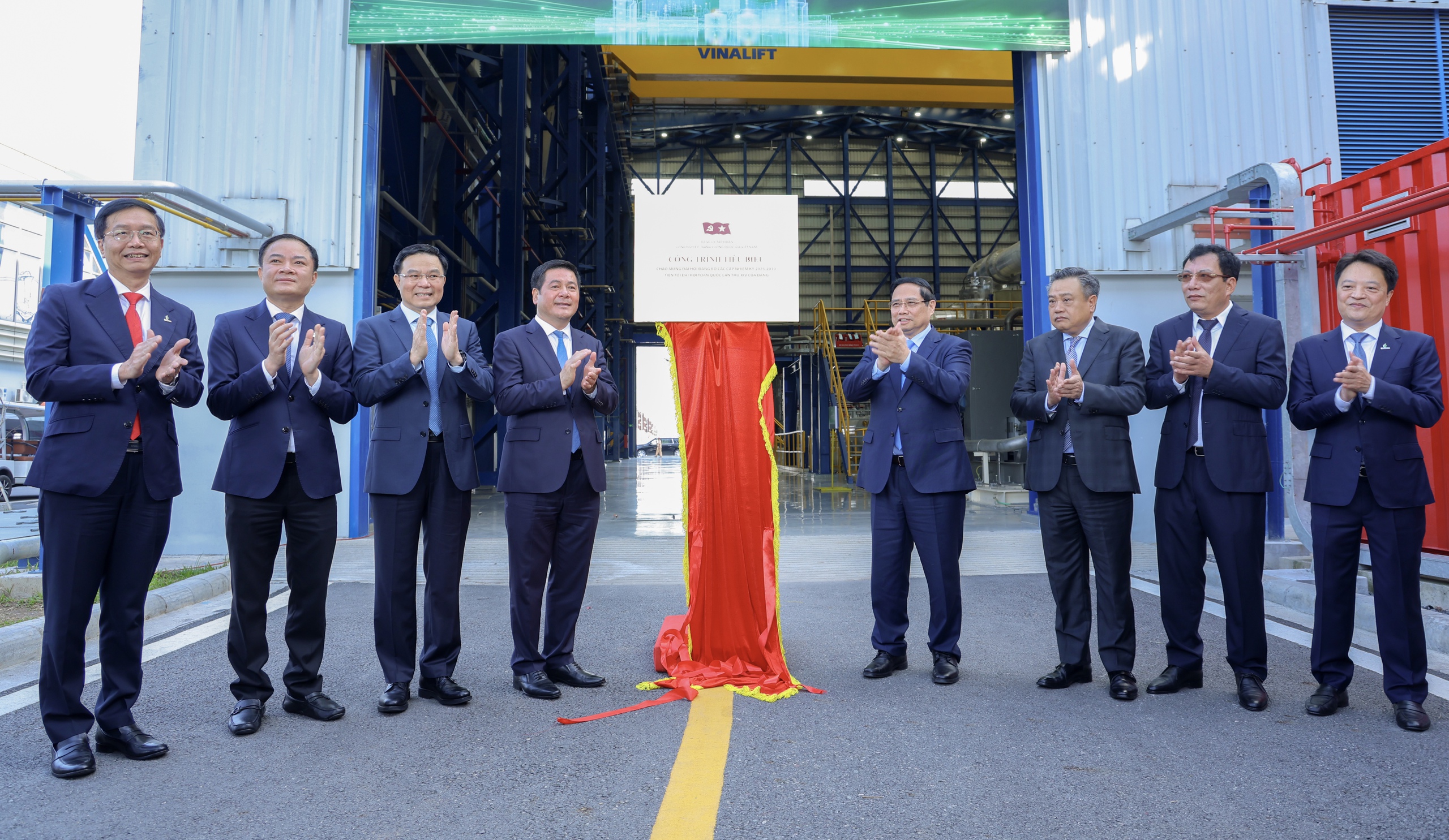 Thủ tướng Phạm Minh Ch&iacute;nh dự kh&aacute;nh th&agrave;nh tổ hợp điện kh&iacute; LNG 1,4 tỷ USD tại Đồng Nai- Ảnh 9.