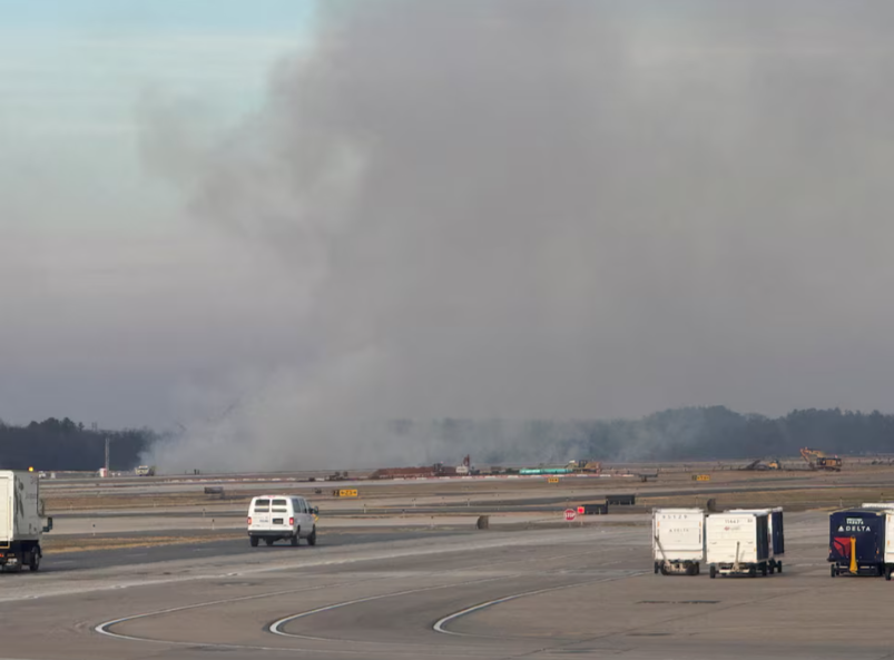 Máy bay United Airlines phải quay đầu vì hỏng động cơ - Ảnh 1. Máy bay United Airlines phải quay đầu vì hỏng động cơ - Ảnh 1.