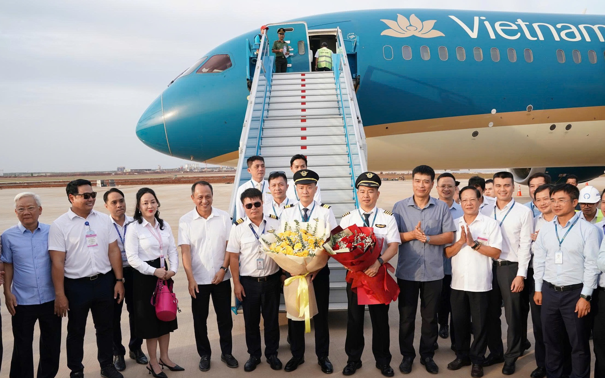 M&aacute;y bay Boeing 787 đ&atilde; hạ c&aacute;nh an to&agrave;n xuống s&acirc;n bay Long Th&agrave;nh