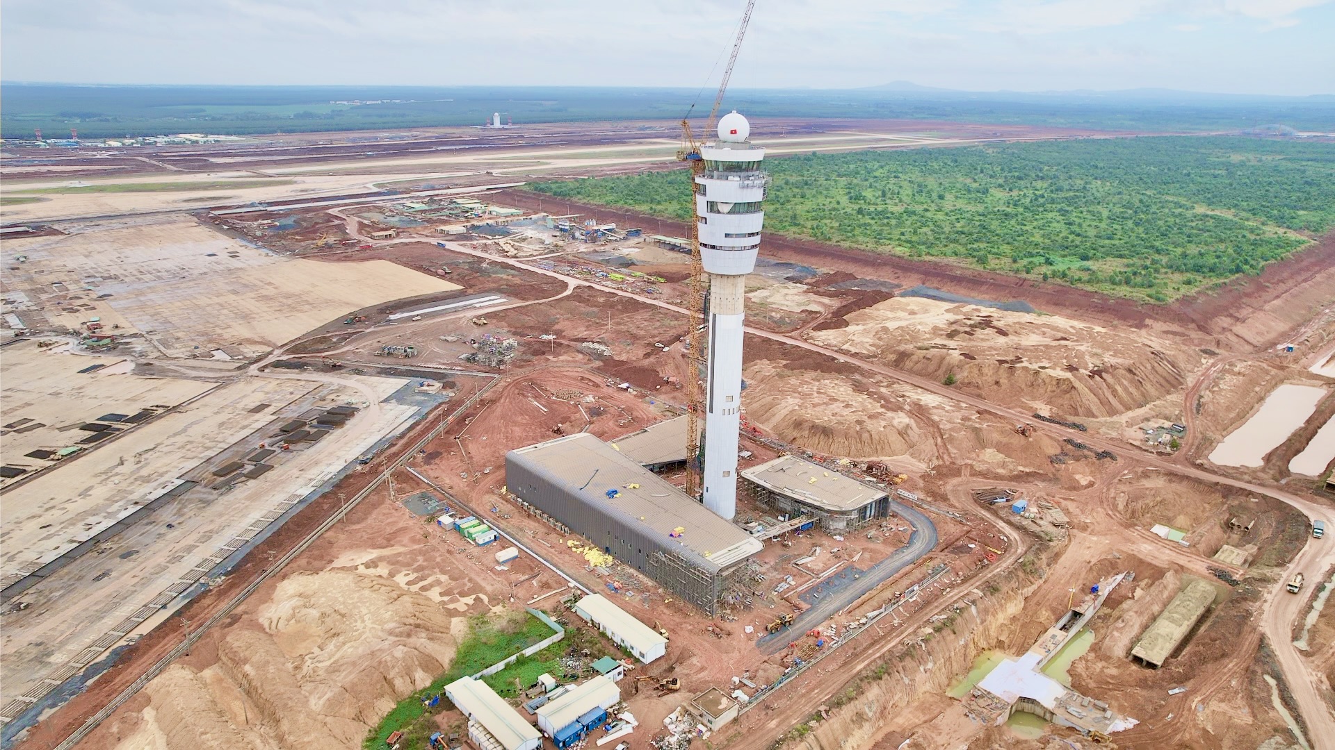"Đột nhập" tầng 21 th&aacute;p kh&ocirc;ng lưu Long Th&agrave;nh trong thời khắc chuyến bay lịch sử hạ c&aacute;nh- Ảnh 8.