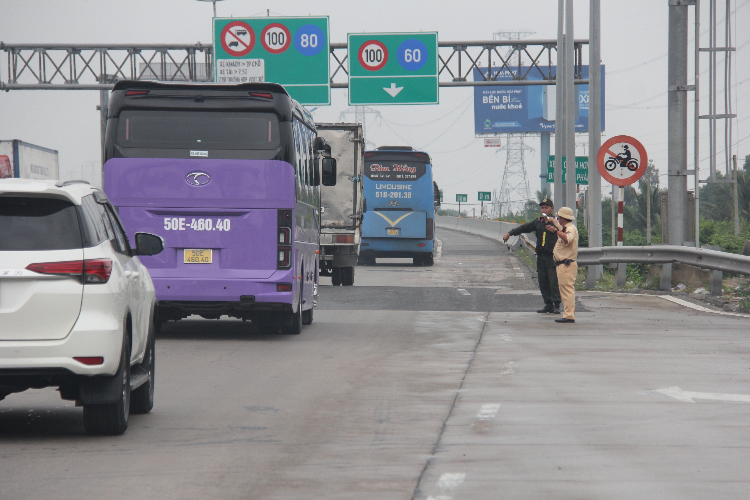 Sau thí điểm phân làn, giao thông trên 2 cao tốc phía Nam thay đổi ra sao?- Ảnh 1. Sau thí điểm phân làn, giao thông trên 2 cao tốc phía Nam thay đổi ra sao?- Ảnh 1.