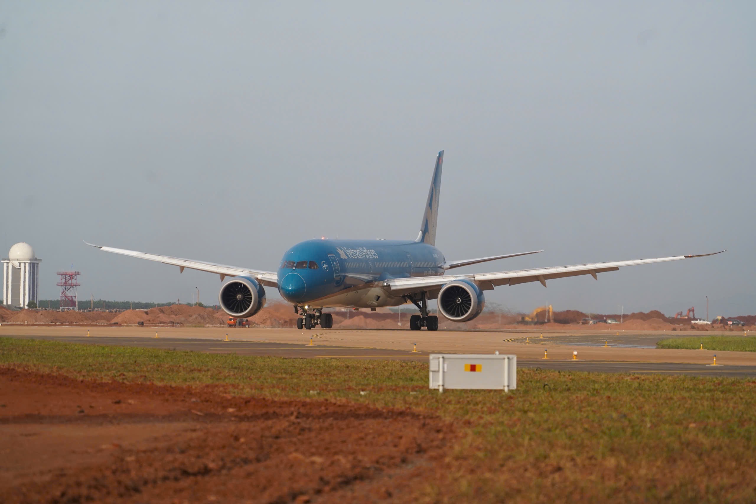Chuyến bay kỹ thuật đầu tiên đã hạ cánh an toàn xuống sân bay Long Thành- Ảnh 7. Chuyến bay kỹ thuật đầu tiên đã hạ cánh an toàn xuống sân bay Long Thành- Ảnh 7.