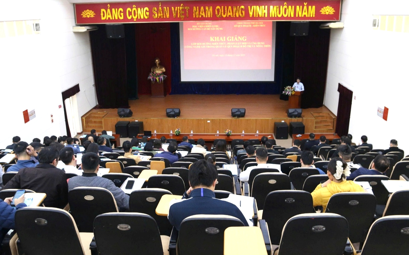 Bồi dưỡng kỹ năng ph&aacute;p luật quy hoạch v&agrave; ứng dụng GIS trong quản l&yacute; đ&ocirc; thị - n&ocirc;ng th&ocirc;n