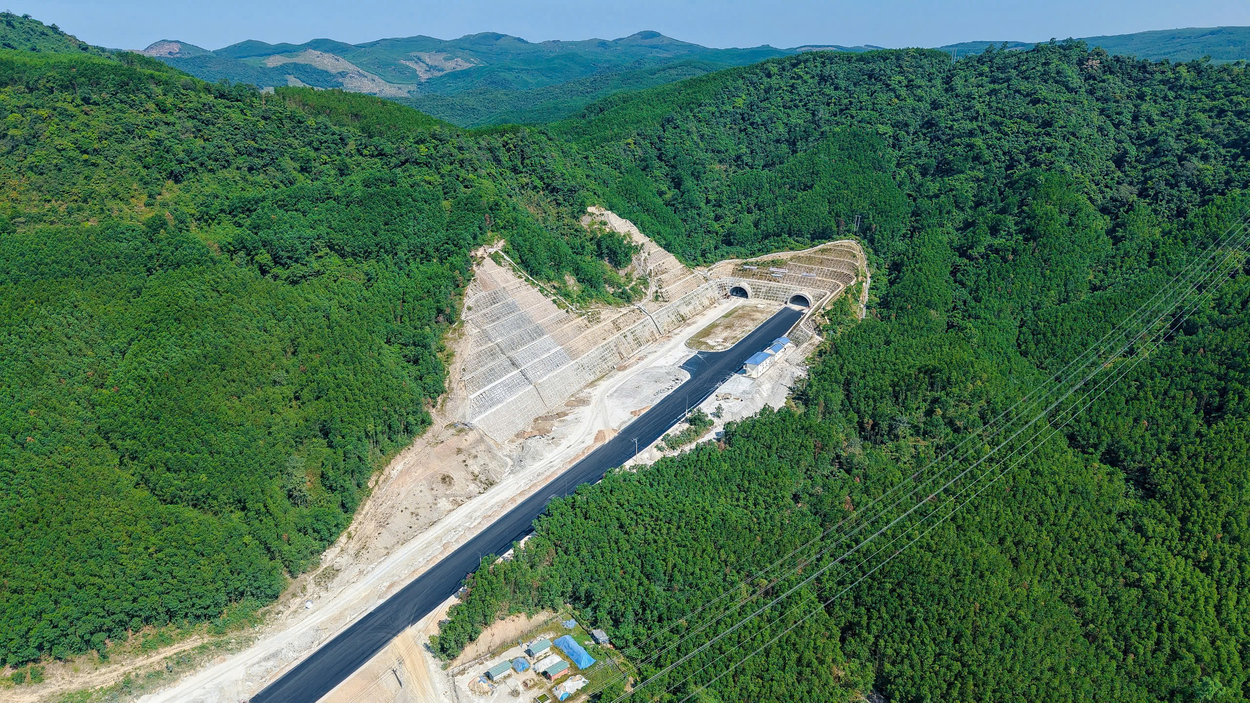 Ba hầm trên cao tốc vốn hơn 20.000 tỷ đồng được đặt tên gì?- Ảnh 3. Ba hầm trên cao tốc vốn hơn 20.000 tỷ đồng được đặt tên gì?- Ảnh 3.