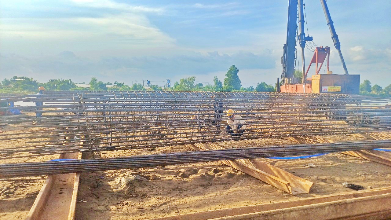 Rốt r&aacute;o b&agrave;n giao mặt bằng tuyến ch&iacute;nh cao tốc C&agrave; Mau - Đất Mũi- Ảnh 2.