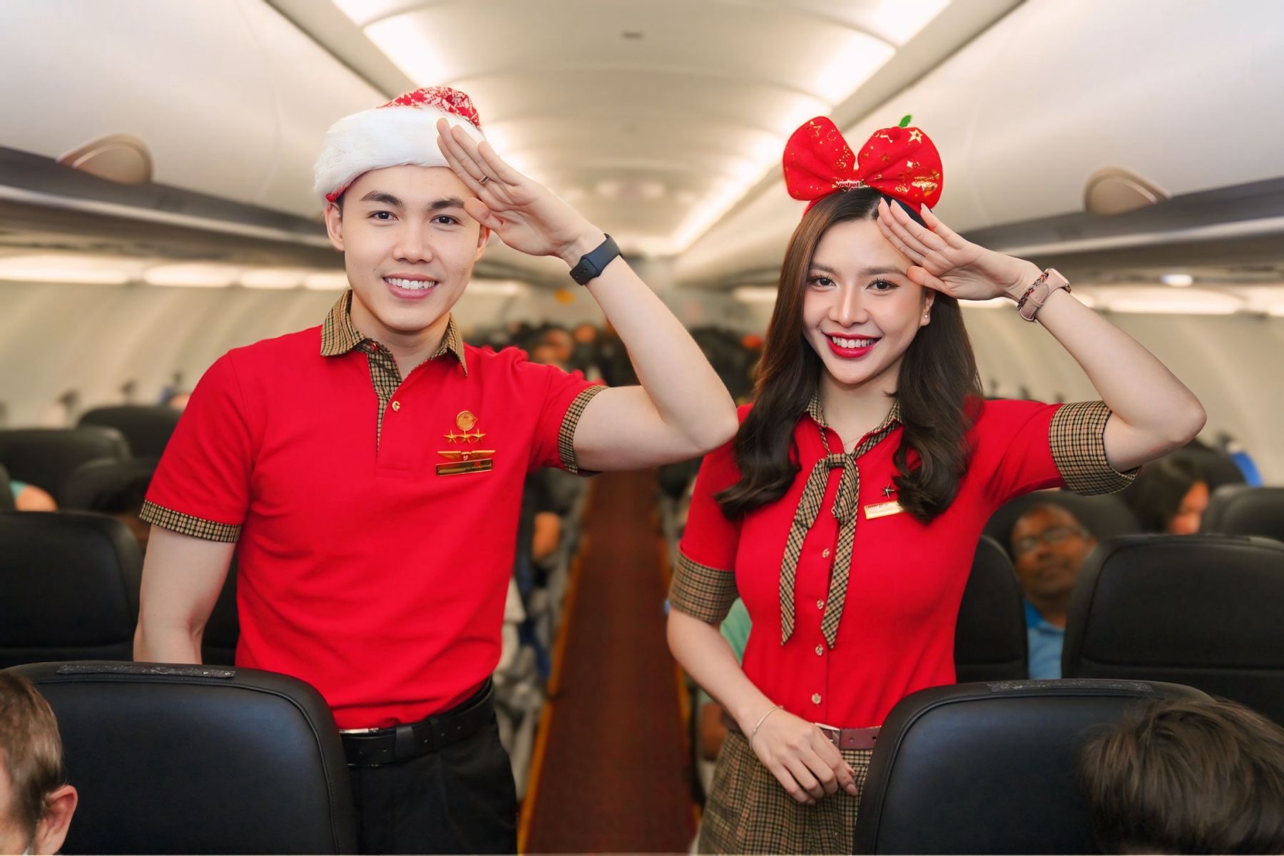 Giáng sinh về sớm, không gian văn phòng Vietjet rực rỡ sắc màu- Ảnh 2. Giáng sinh về sớm, không gian văn phòng Vietjet rực rỡ sắc màu- Ảnh 2.