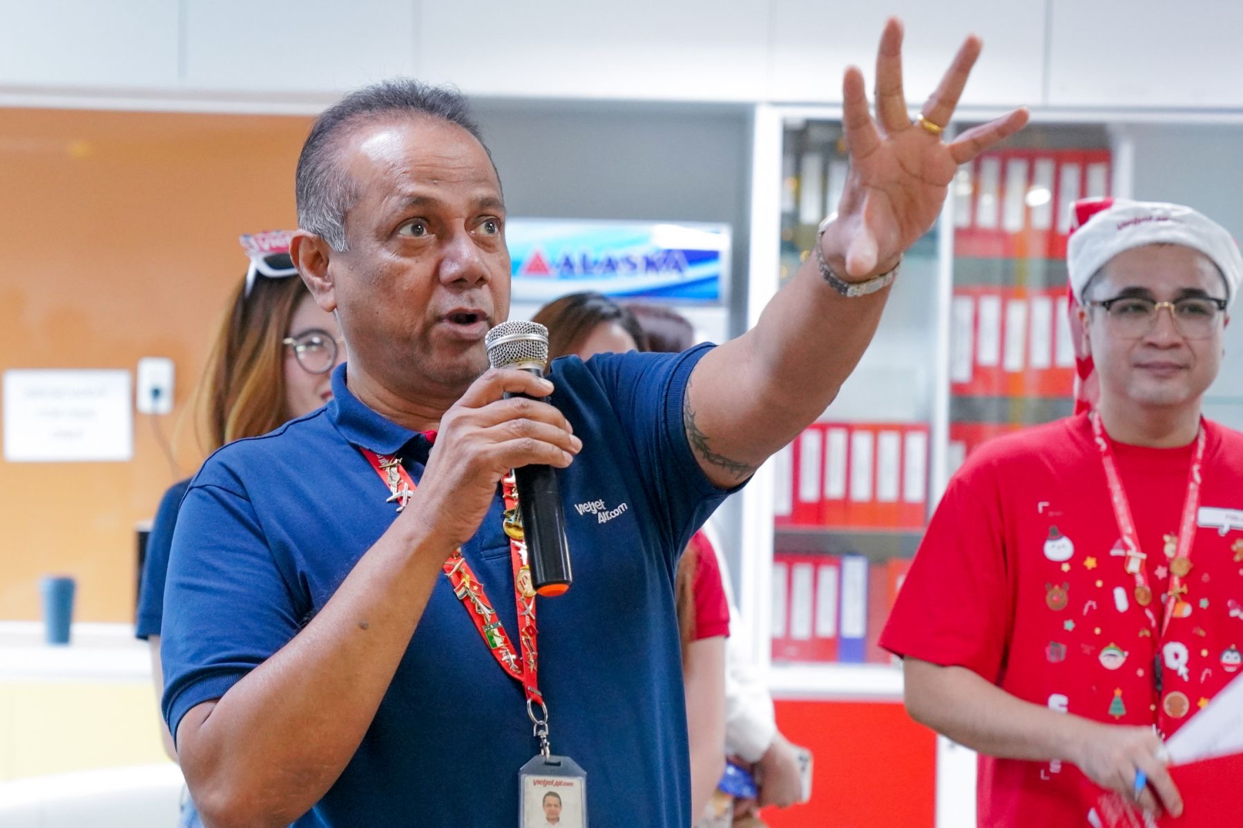 Giáng sinh về sớm, không gian văn phòng Vietjet rực rỡ sắc màu- Ảnh 14. Giáng sinh về sớm, không gian văn phòng Vietjet rực rỡ sắc màu- Ảnh 14.