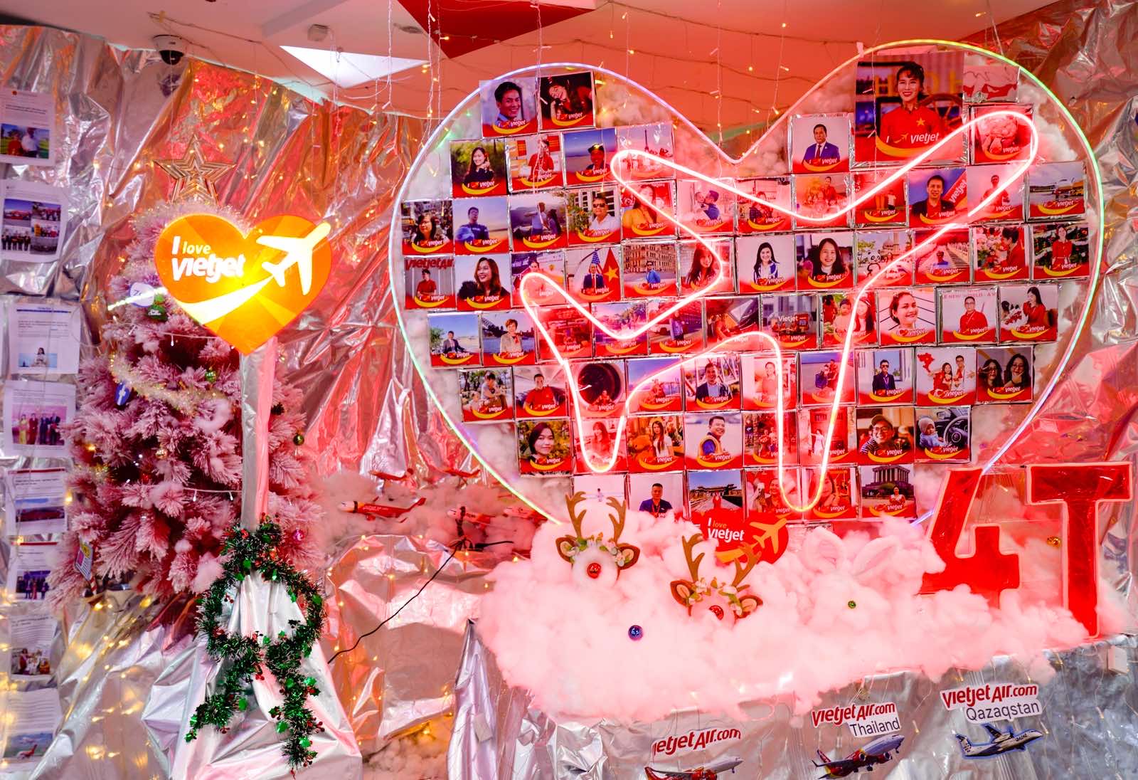 Giáng sinh về sớm, không gian văn phòng Vietjet rực rỡ sắc màu- Ảnh 1. Giáng sinh về sớm, không gian văn phòng Vietjet rực rỡ sắc màu- Ảnh 1.
