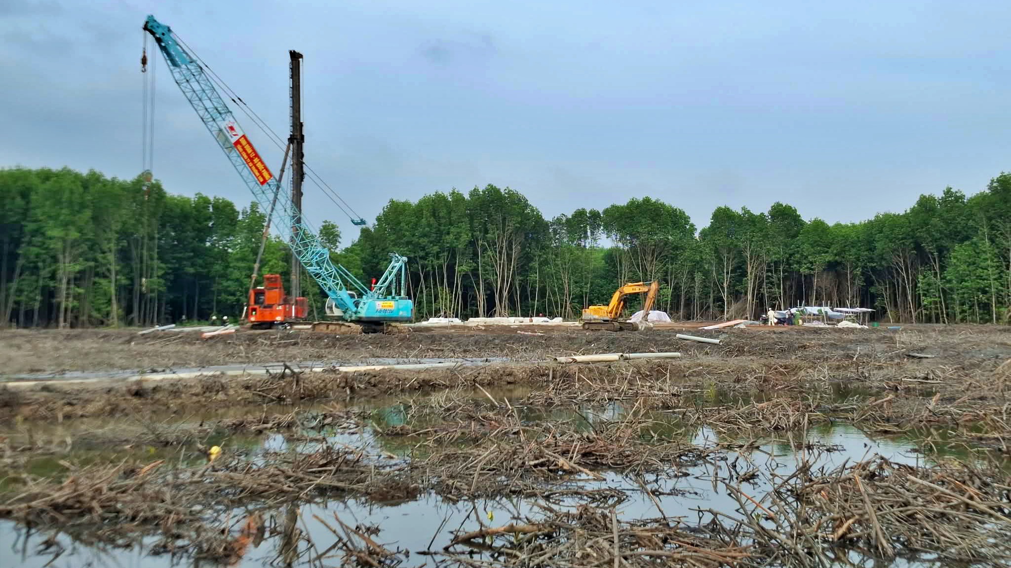 Đôn đốc thi công cao tốc Cà Mau - Đất Mũi, miền cực Nam của Tổ quốc- Ảnh 3. Đôn đốc thi công cao tốc Cà Mau - Đất Mũi, miền cực Nam của Tổ quốc- Ảnh 3.