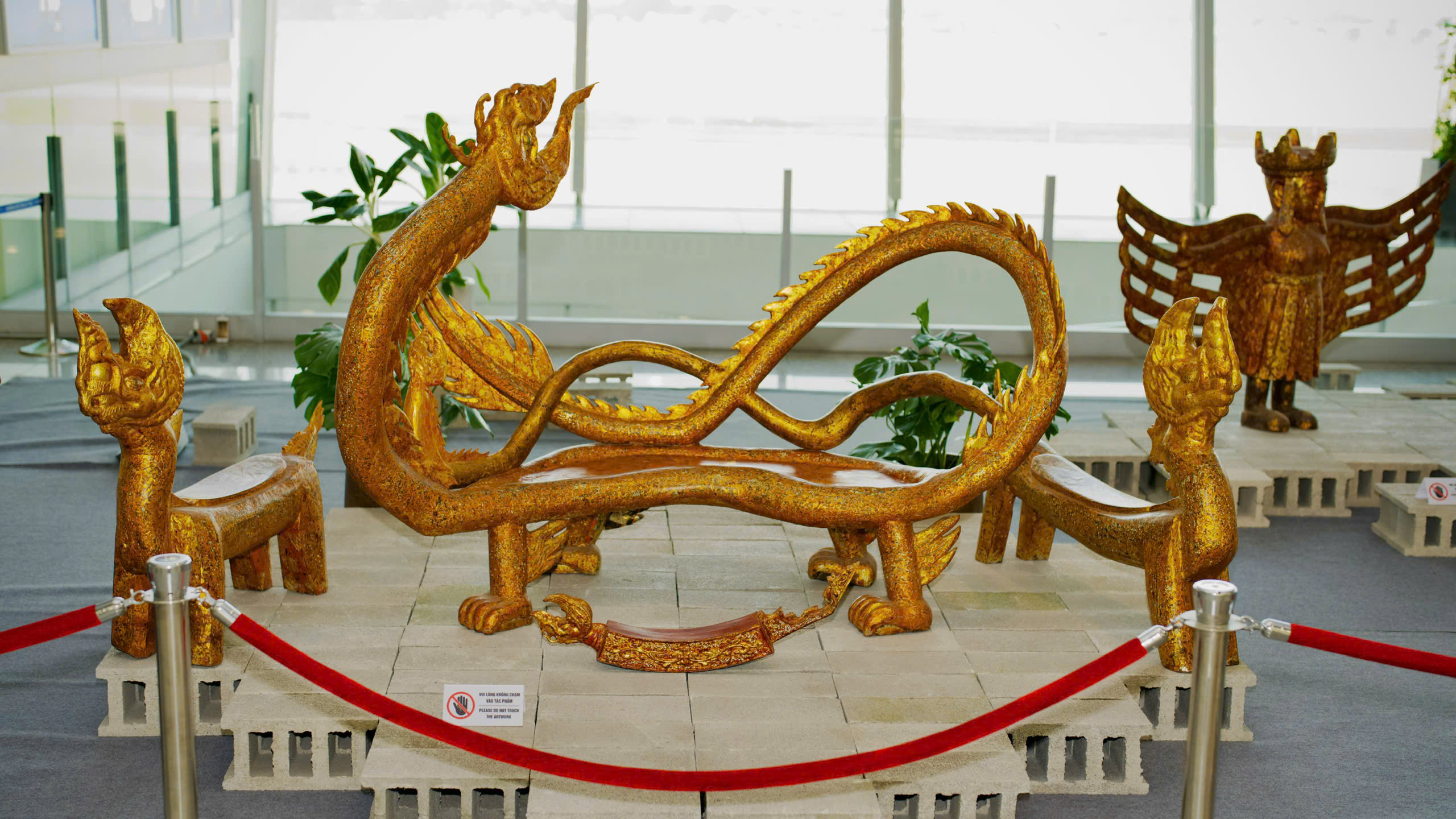 "Chạm" v&agrave;o văn h&oacute;a Việt ngay tại nh&agrave; ga quốc tế Nội B&agrave;i- Ảnh 3.