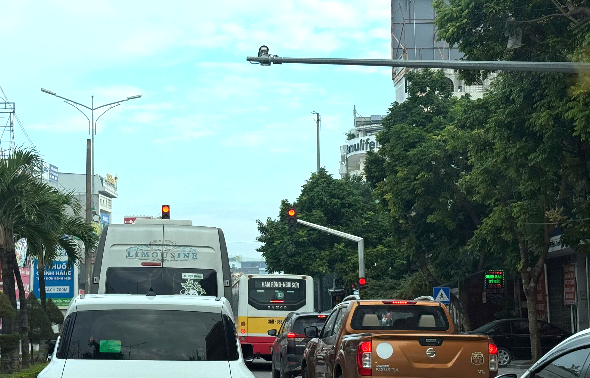 Thanh H&oacute;a: R&agrave; so&aacute;t biển b&aacute;o, vạch kẻ đường để lắp camera AI qu&eacute;t vi phạm giao th&ocirc;ng- Ảnh 1.