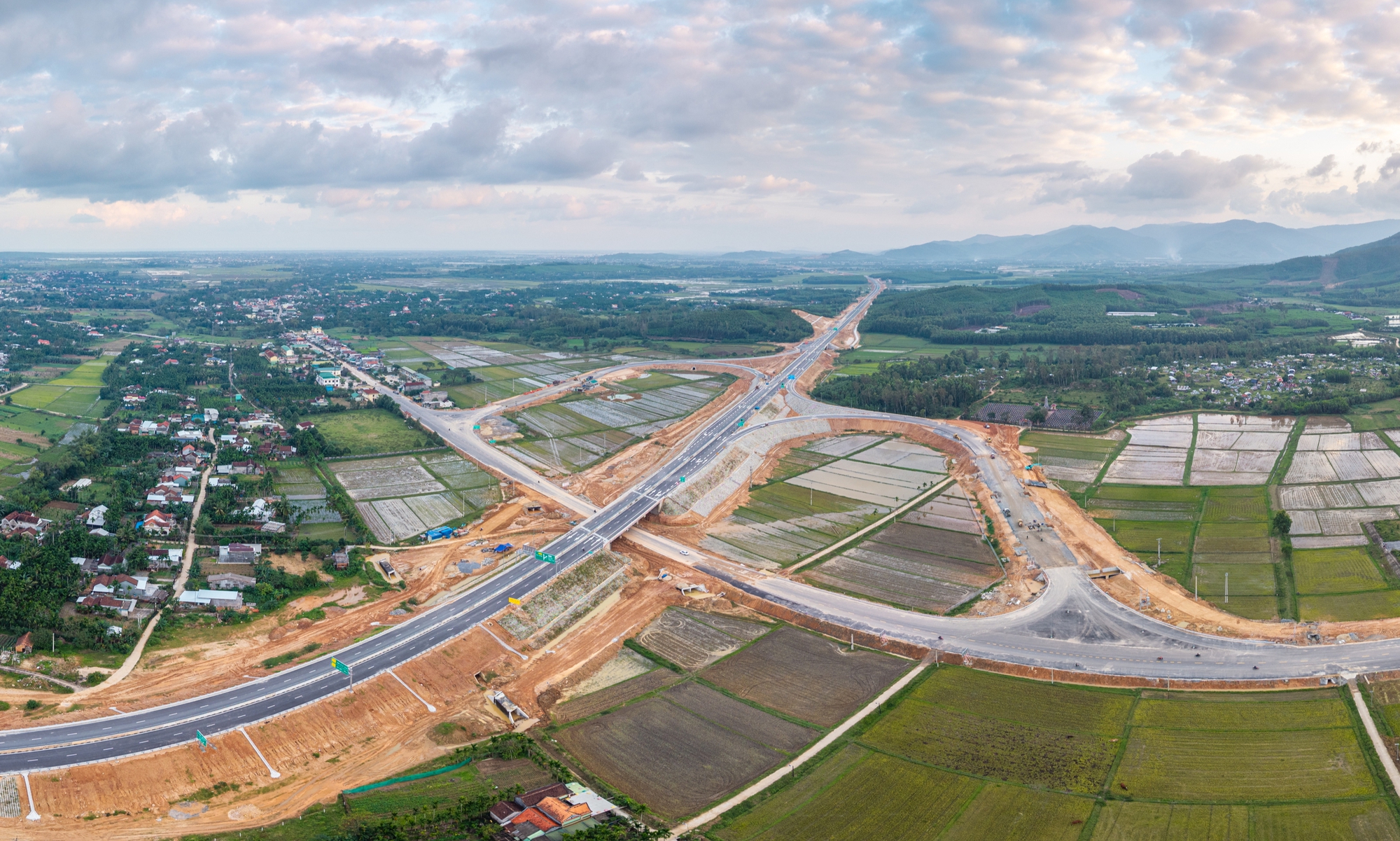 C&aacute;c n&uacute;t giao tr&ecirc;n cao tốc hơn 20.000 tỷ đồng sắp th&ocirc;ng xe kết nối thế n&agrave;o?- Ảnh 7.