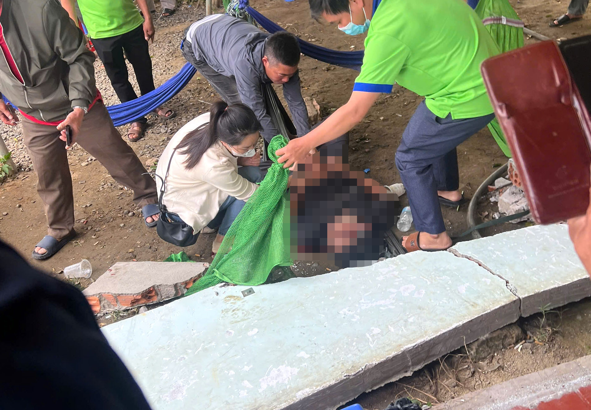 L&acirc;m Đồng: Nằm v&otilde;ng chờ thi s&aacute;t hạch l&aacute;i xe, một học vi&ecirc;n bị bức tường đổ tr&uacute;ng tử vong- Ảnh 1.