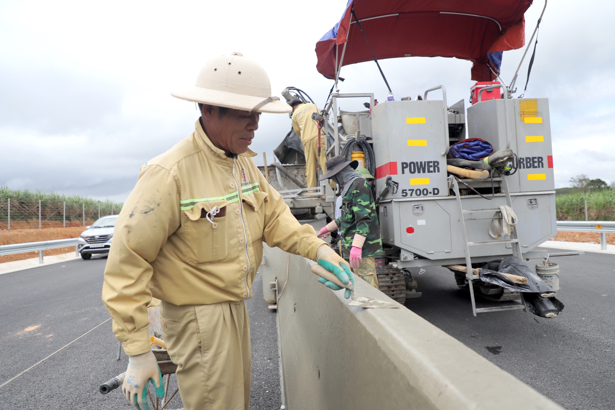 Ngắm 48km cao tốc Khánh Hòa - Buôn Ma Thuột sẽ thông xe kỹ thuật vào 19/12- Ảnh 12. Ngắm 48km cao tốc Khánh Hòa - Buôn Ma Thuột sẽ thông xe kỹ thuật vào 19/12- Ảnh 12.