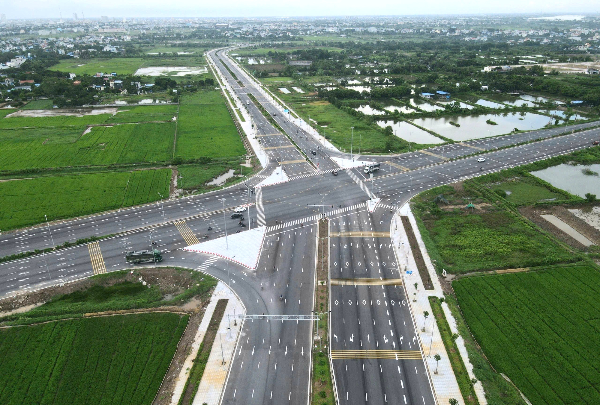 Ninh B&igrave;nh: Sẵn s&agrave;ng kh&aacute;nh th&agrave;nh loạt c&ocirc;ng tr&igrave;nh, dự &aacute;n trọng điểm dịp 19/12- Ảnh 2.