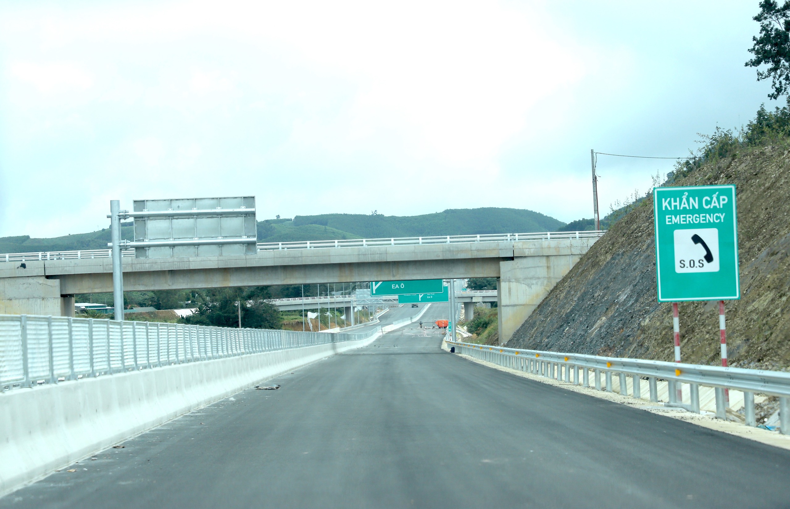 Ngắm 48km cao tốc Khánh Hòa - Buôn Ma Thuột sẽ thông xe kỹ thuật vào 19/12- Ảnh 14. Ngắm 48km cao tốc Khánh Hòa - Buôn Ma Thuột sẽ thông xe kỹ thuật vào 19/12- Ảnh 14.