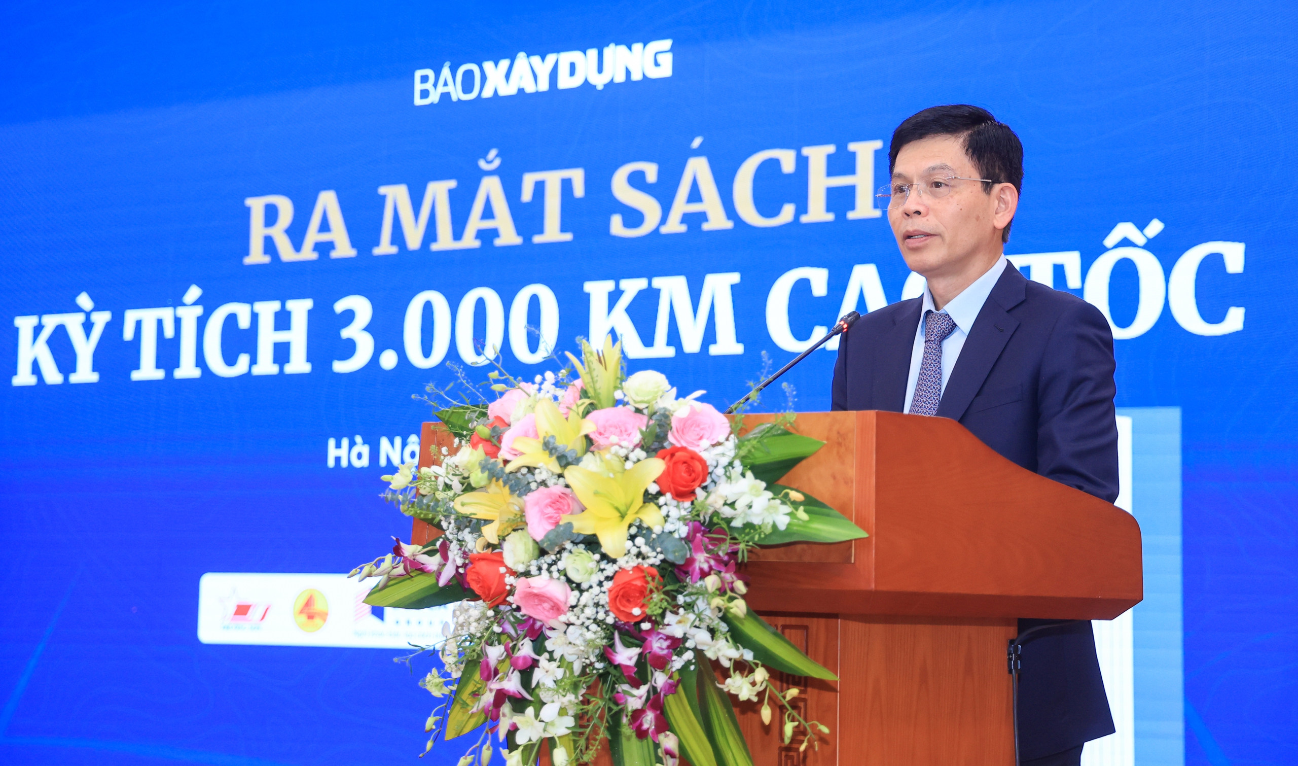 Báo Xây dựng ra mắt sách “Kỳ tích 3.000km cao tốc”- Ảnh 1. Báo Xây dựng ra mắt sách “Kỳ tích 3.000km cao tốc”- Ảnh 1.