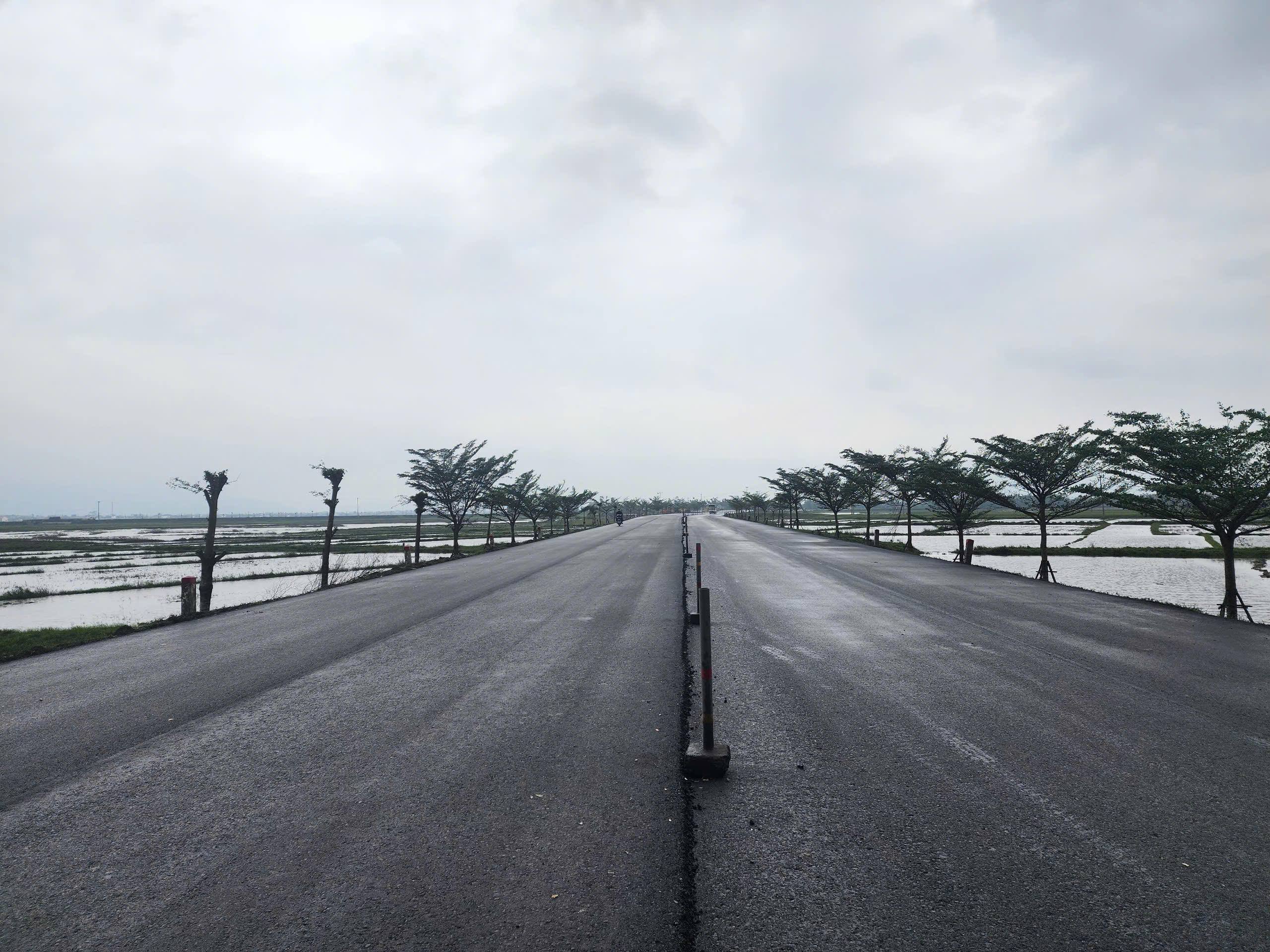 GRDP Hà Tĩnh bứt tốc từ những con đường mở lối- Ảnh 3. GRDP Hà Tĩnh bứt tốc từ những con đường mở lối- Ảnh 3.