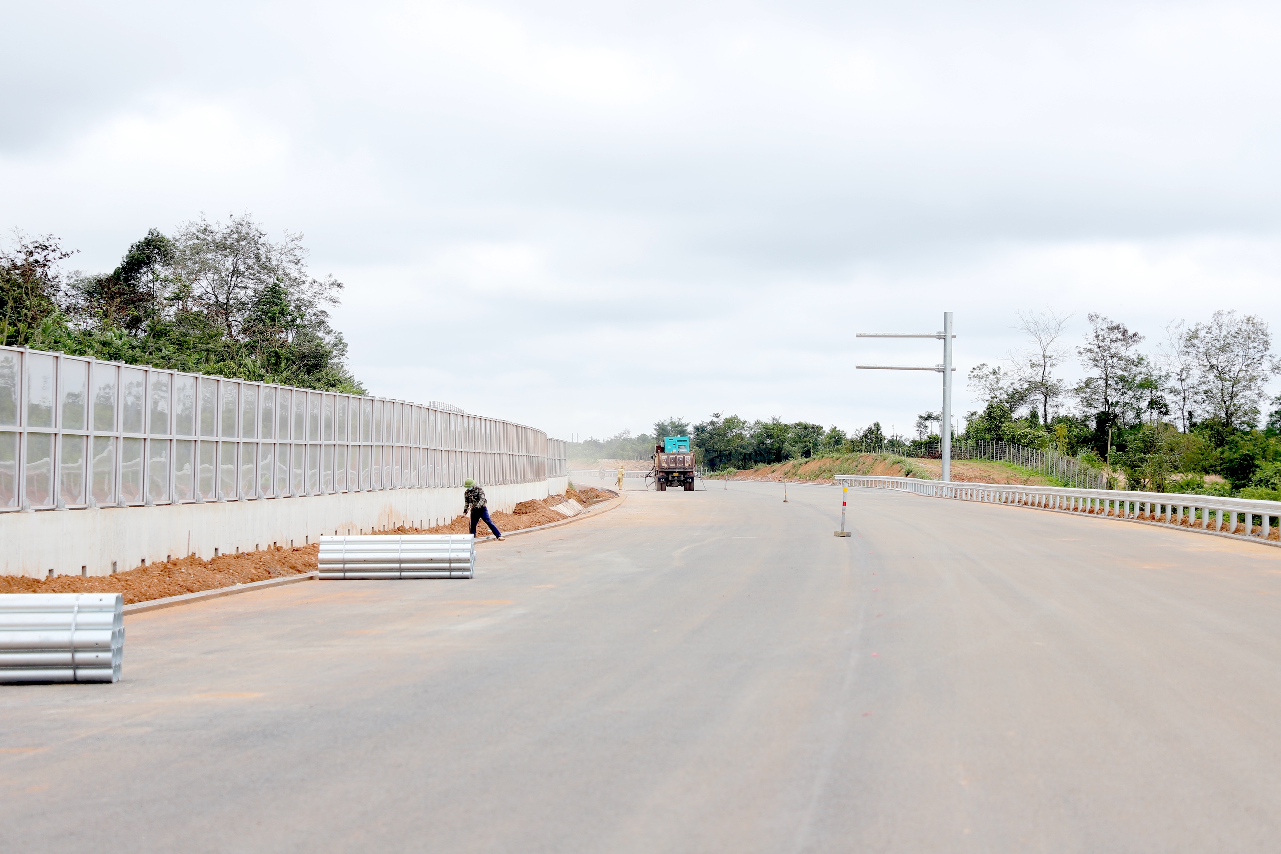 Ngắm 48km cao tốc Khánh Hòa - Buôn Ma Thuột sẽ thông xe kỹ thuật vào 19/12- Ảnh 7. Ngắm 48km cao tốc Khánh Hòa - Buôn Ma Thuột sẽ thông xe kỹ thuật vào 19/12- Ảnh 7.