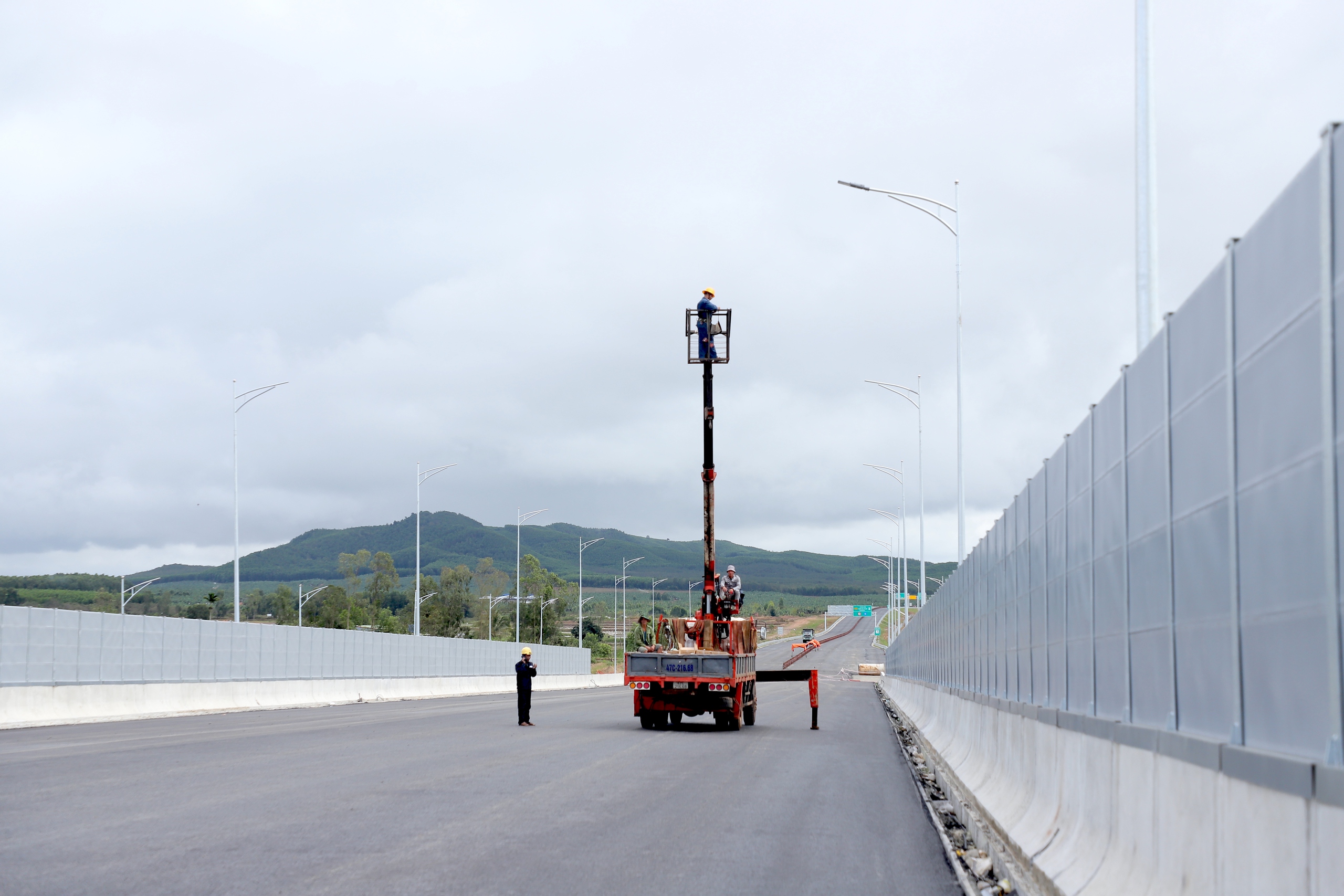 Ngắm 48km cao tốc Khánh Hòa - Buôn Ma Thuột sẽ thông xe kỹ thuật vào 19/12- Ảnh 17. Ngắm 48km cao tốc Khánh Hòa - Buôn Ma Thuột sẽ thông xe kỹ thuật vào 19/12- Ảnh 17.