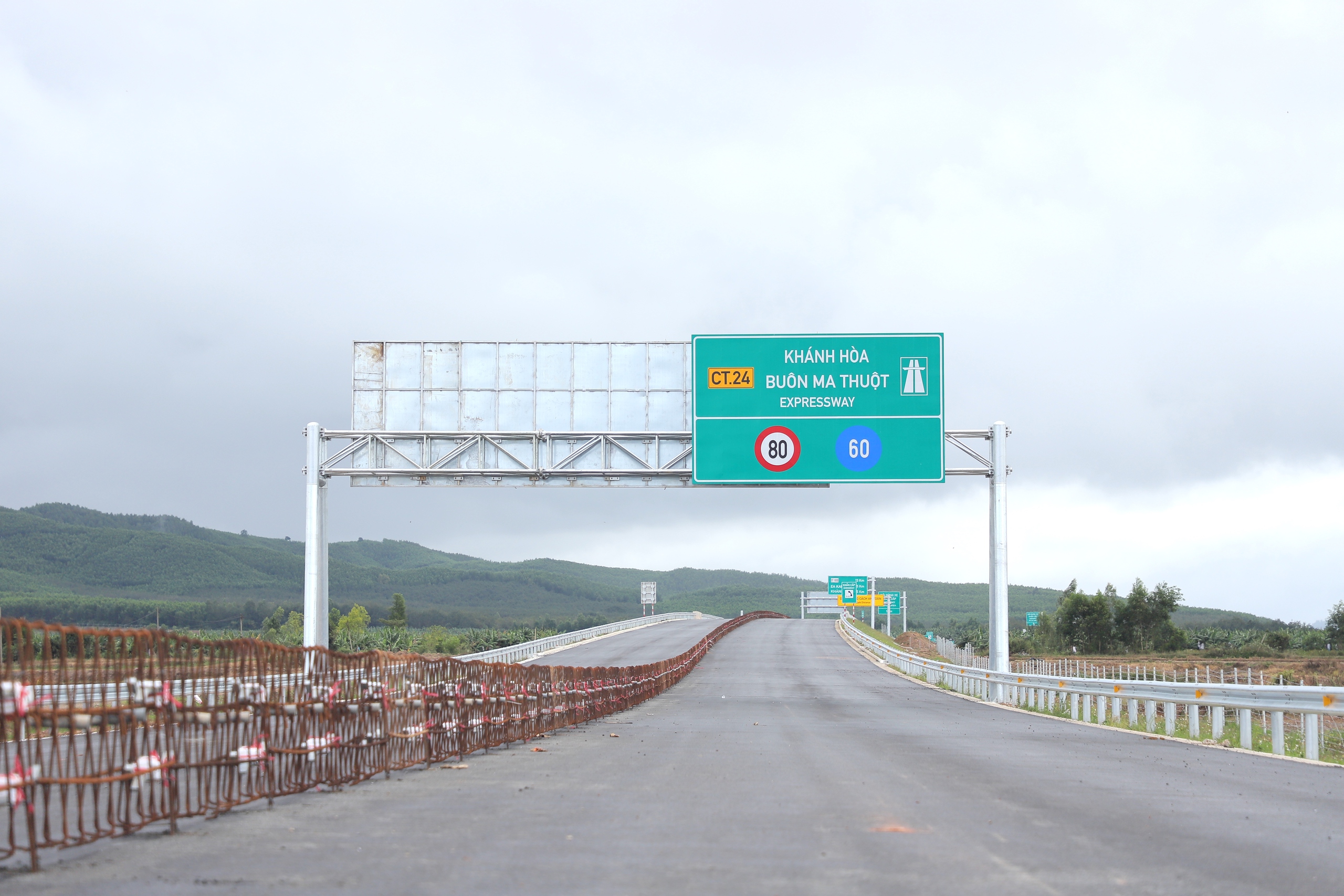 Ngắm 48km cao tốc Khánh Hòa - Buôn Ma Thuột sẽ thông xe kỹ thuật vào 19/12- Ảnh 16. Ngắm 48km cao tốc Khánh Hòa - Buôn Ma Thuột sẽ thông xe kỹ thuật vào 19/12- Ảnh 16.