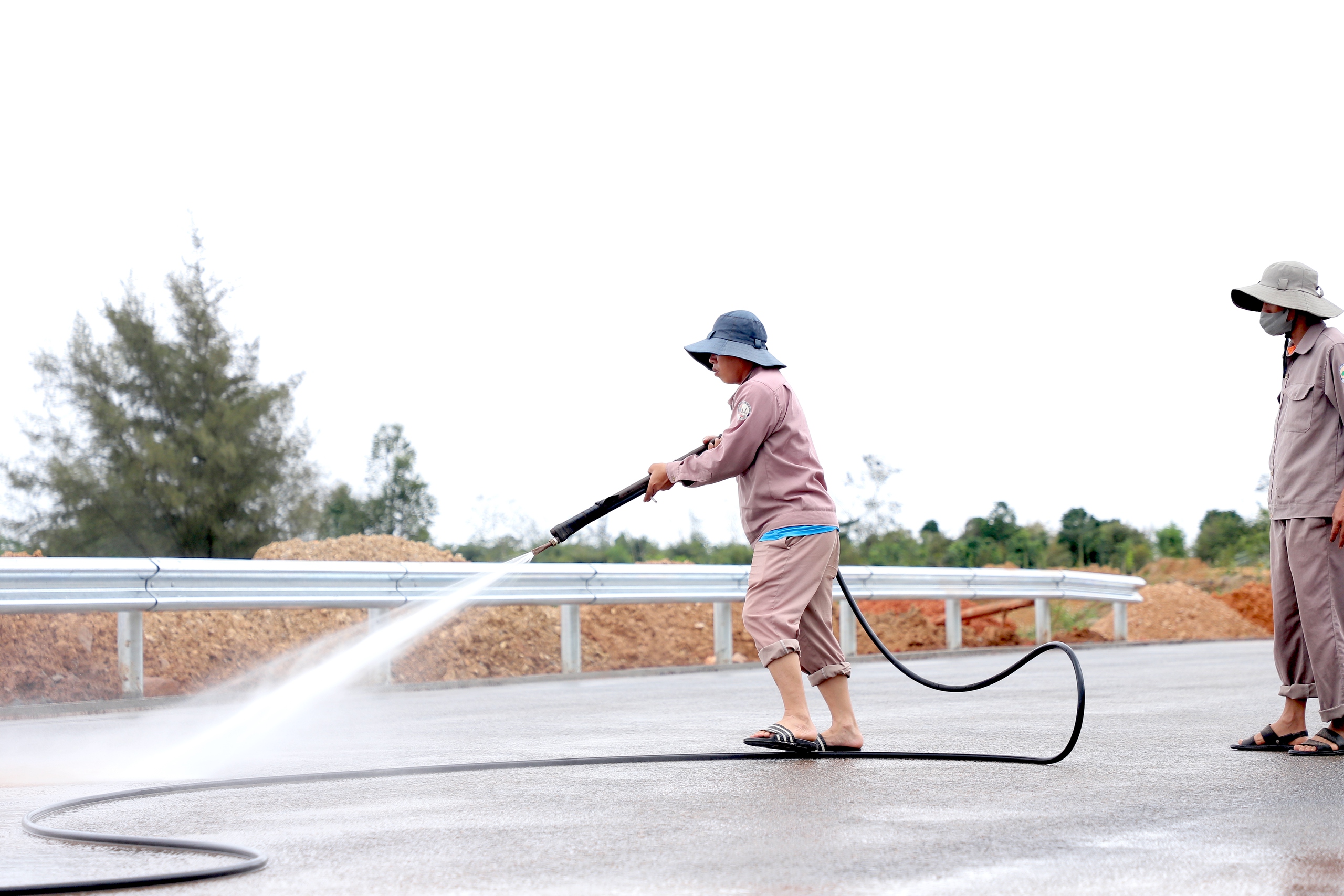 Ngắm 48km cao tốc Khánh Hòa - Buôn Ma Thuột sẽ thông xe kỹ thuật vào 19/12- Ảnh 8. Ngắm 48km cao tốc Khánh Hòa - Buôn Ma Thuột sẽ thông xe kỹ thuật vào 19/12- Ảnh 8.