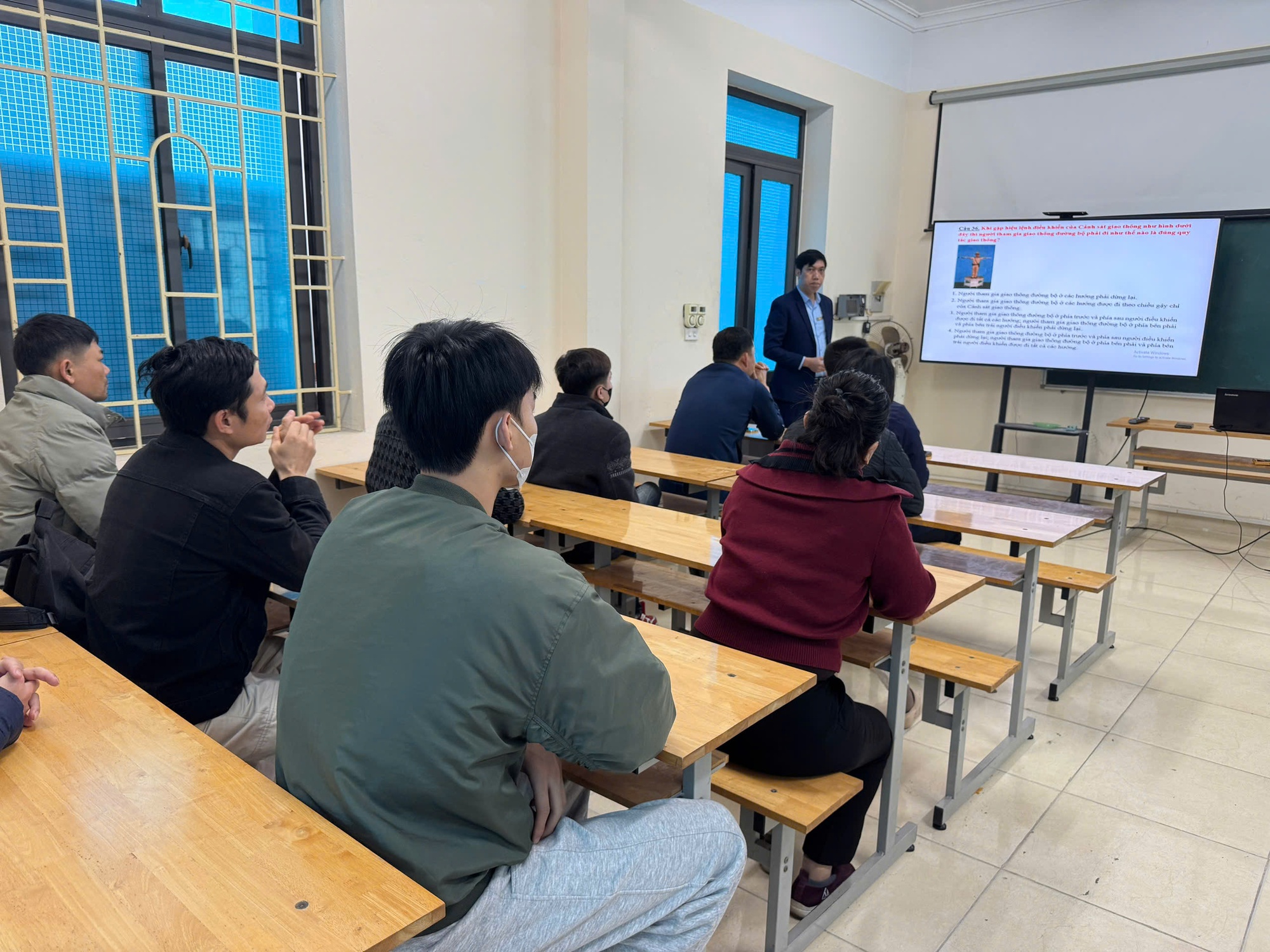 Phú Thọ: Tăng cường tuyên truyền Luật Trật tự, ATGT đường bộ cho học viên học lái xe- Ảnh 1. Phú Thọ: Tăng cường tuyên truyền Luật Trật tự, ATGT đường bộ cho học viên học lái xe- Ảnh 1.