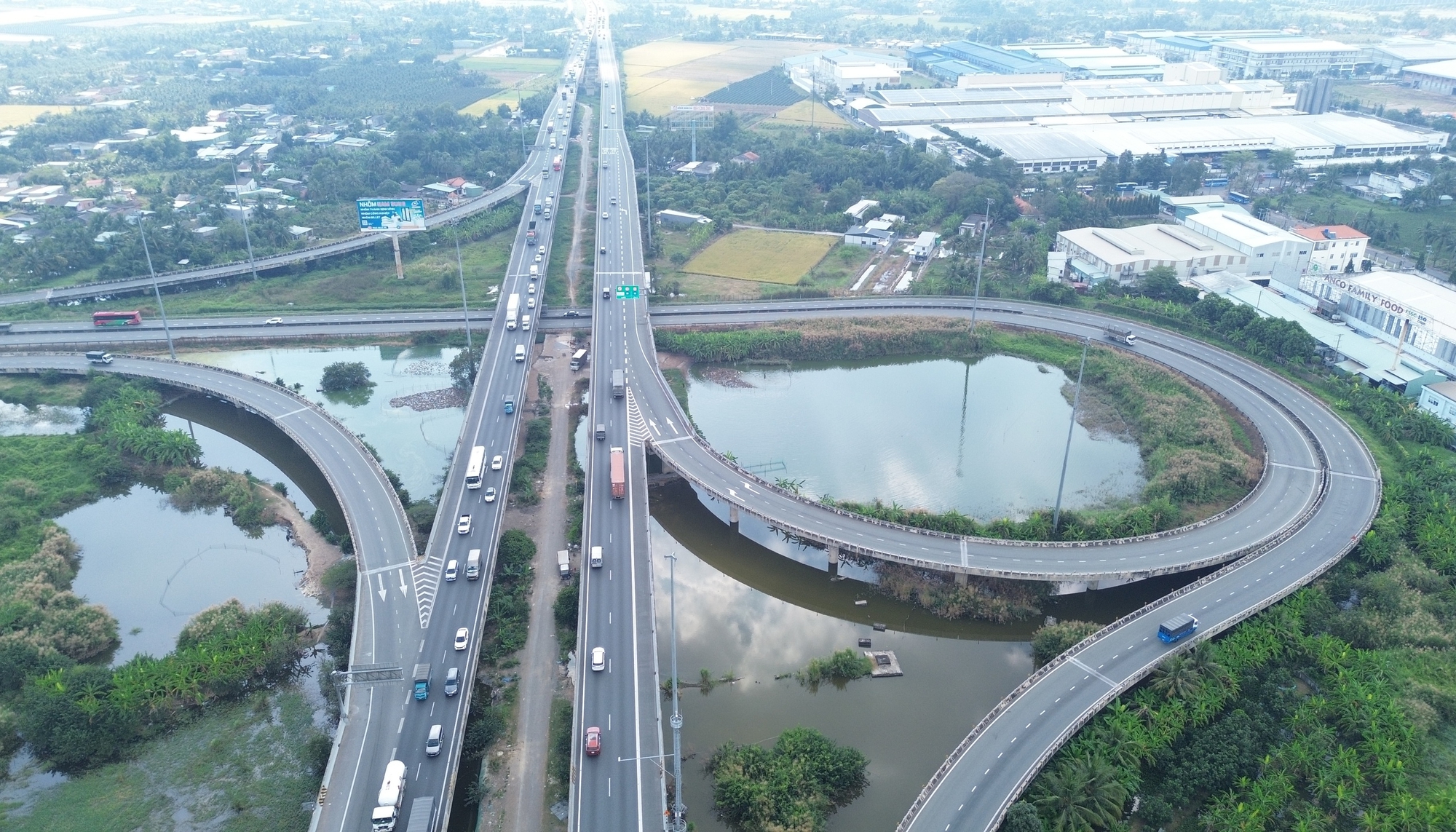 Hiện trạng cao tốc TP.HCM - Trung Lương trước ngày khởi công nâng cấp, mở rộng- Ảnh 6. Hiện trạng cao tốc TP.HCM - Trung Lương trước ngày khởi công nâng cấp, mở rộng- Ảnh 6.