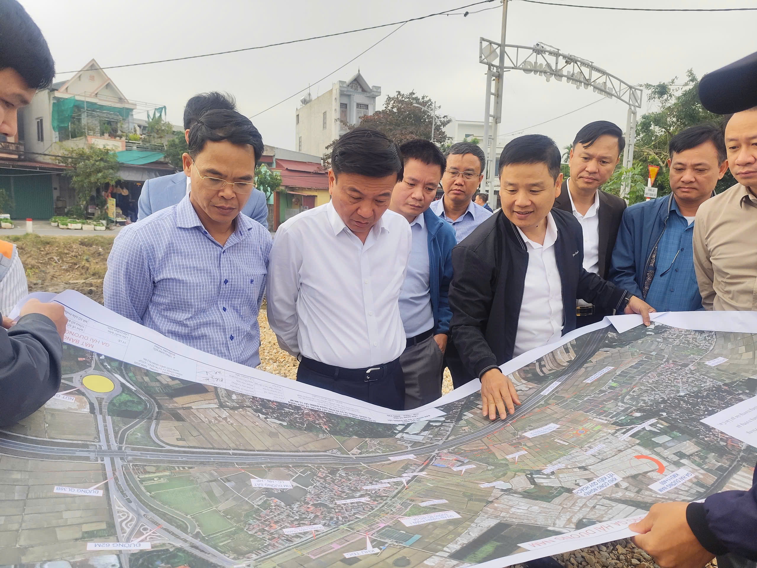 Thứ trưởng Nguyễn Danh Huy kiểm tra c&ocirc;ng t&aacute;c chuẩn bị lễ khởi c&ocirc;ng dự &aacute;n đường sắt- Ảnh 1.