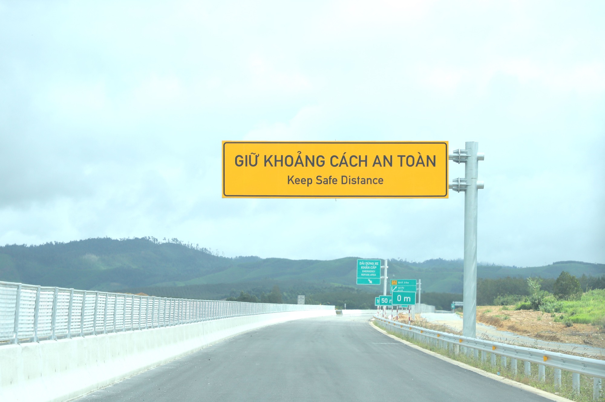 Ngắm 48km cao tốc Khánh Hòa - Buôn Ma Thuột sẽ thông xe kỹ thuật vào 19/12- Ảnh 18. Ngắm 48km cao tốc Khánh Hòa - Buôn Ma Thuột sẽ thông xe kỹ thuật vào 19/12- Ảnh 18.