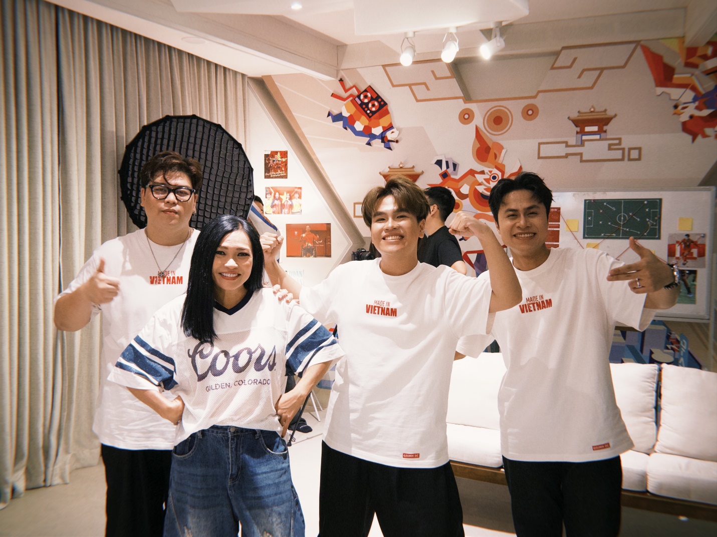 Ca kh&uacute;c &ldquo;Ch&acirc;n cứng đ&aacute; mềm&rdquo; cổ vũ tinh thần thể thao Việt Nam- Ảnh 1.