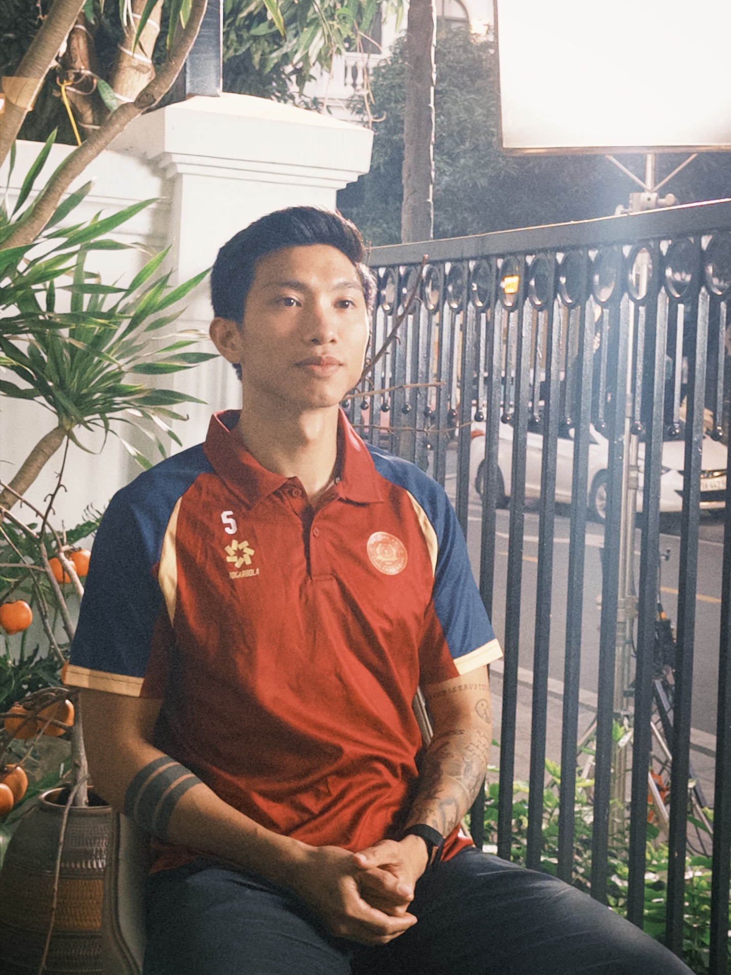 Ca kh&uacute;c &ldquo;Ch&acirc;n cứng đ&aacute; mềm&rdquo; cổ vũ tinh thần thể thao Việt Nam- Ảnh 2.