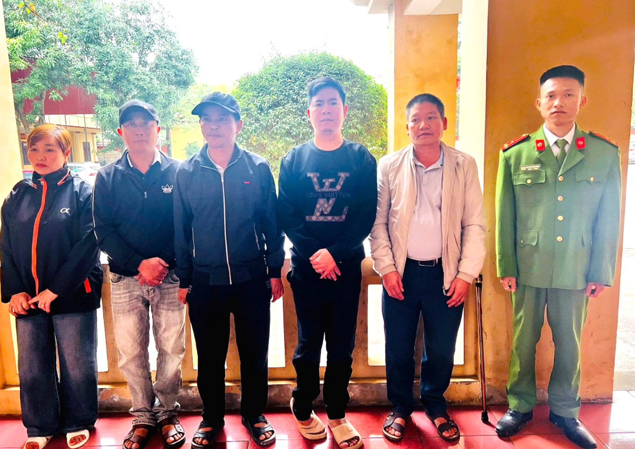 Nghệ An: Bắt giữ 8 đối tượng đ&aacute;nh bạc bằng h&igrave;nh thức ghi số l&ocirc;, đề hơn 1,3 tỷ đồng- Ảnh 1.