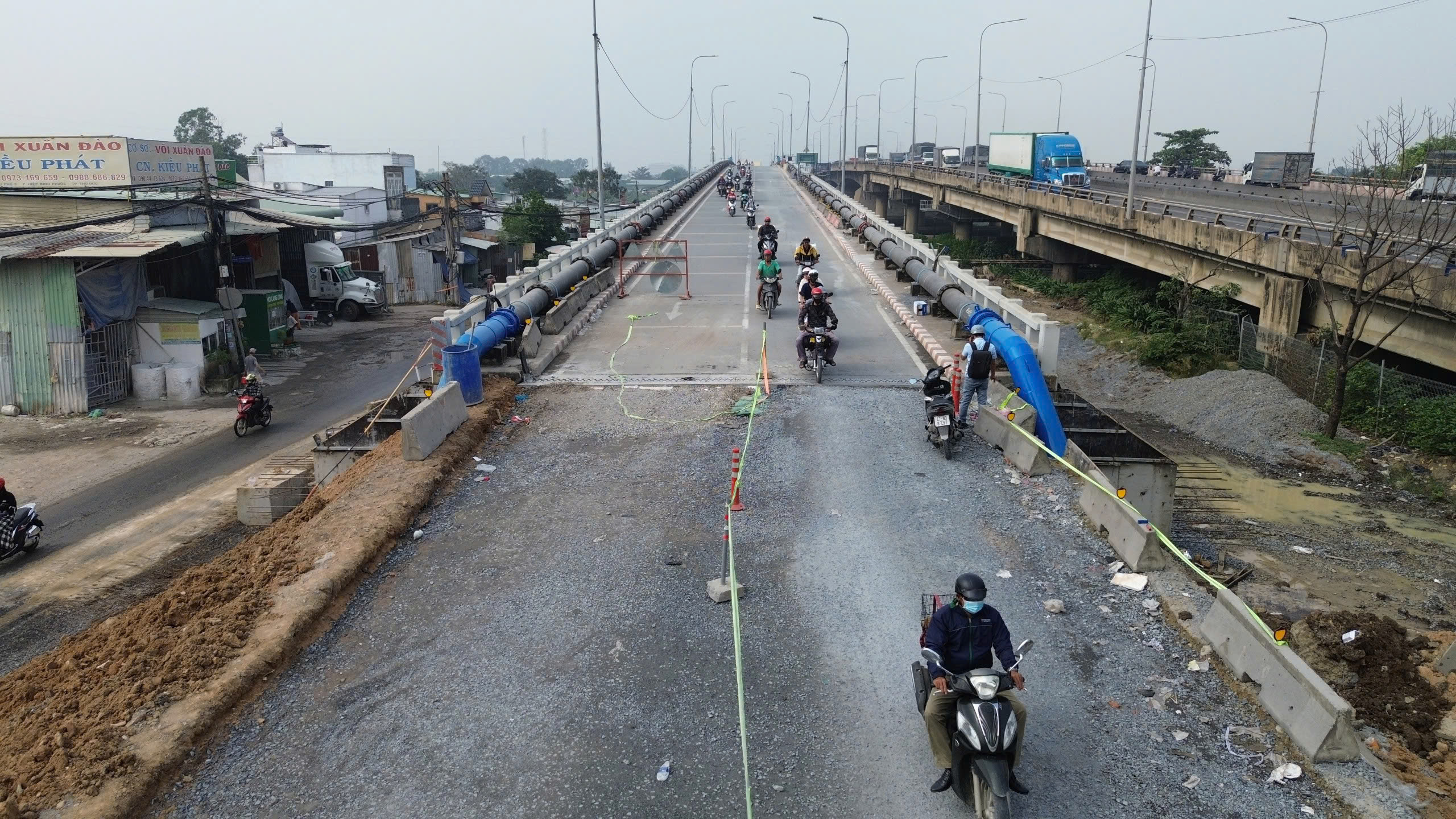 Cận cảnh thử tải cầu Bình Phước 1 bằng 14 xe tải, chuẩn bị cho ngày thông xe- Ảnh 6. Cận cảnh thử tải cầu Bình Phước 1 bằng 14 xe tải, chuẩn bị cho ngày thông xe- Ảnh 6.